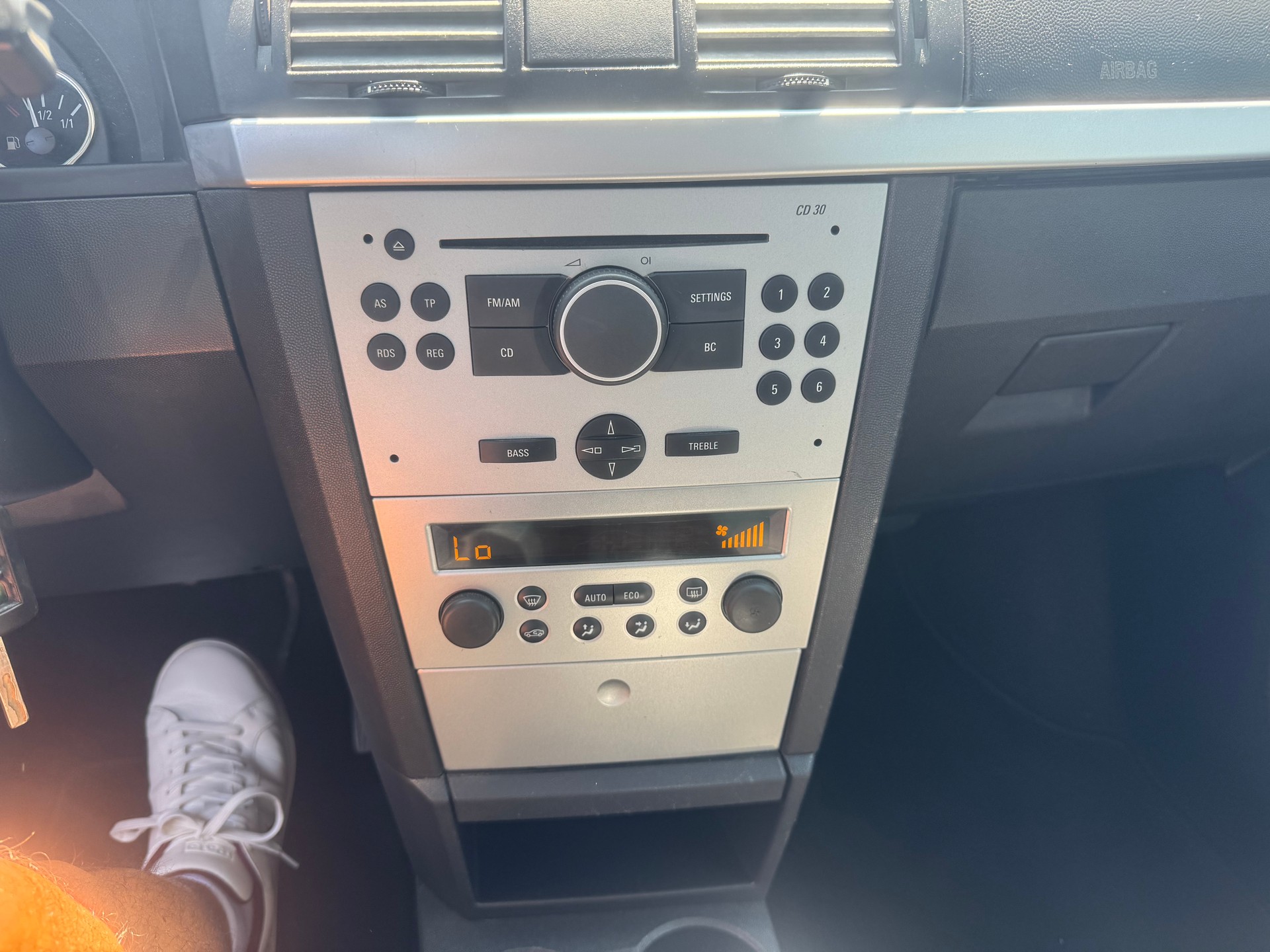 OPEL Meriva 1.8i 16V Cosmo-image-15
