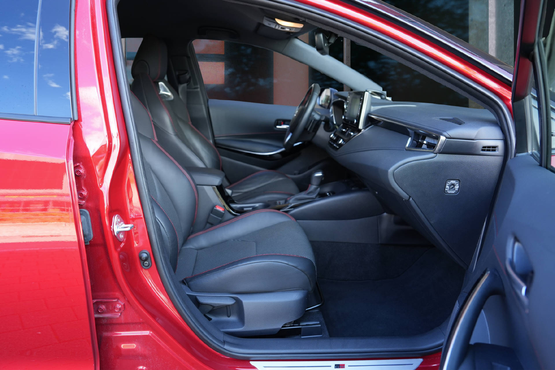 TOYOTA Corolla 2.0 HSD GR-S-image-6