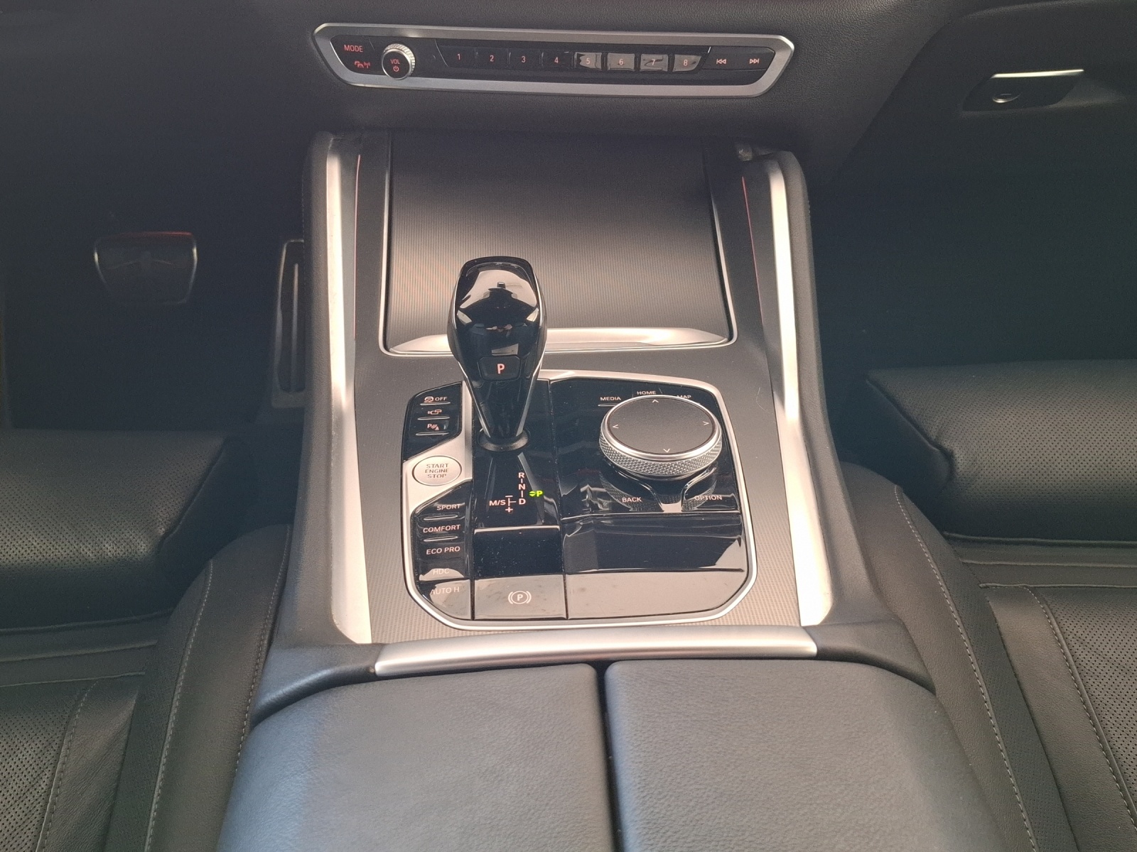 BMW X6 xDrive 48V 30d M Sport Steptronic // 1.Hand // CH Fahrzeug-image-12