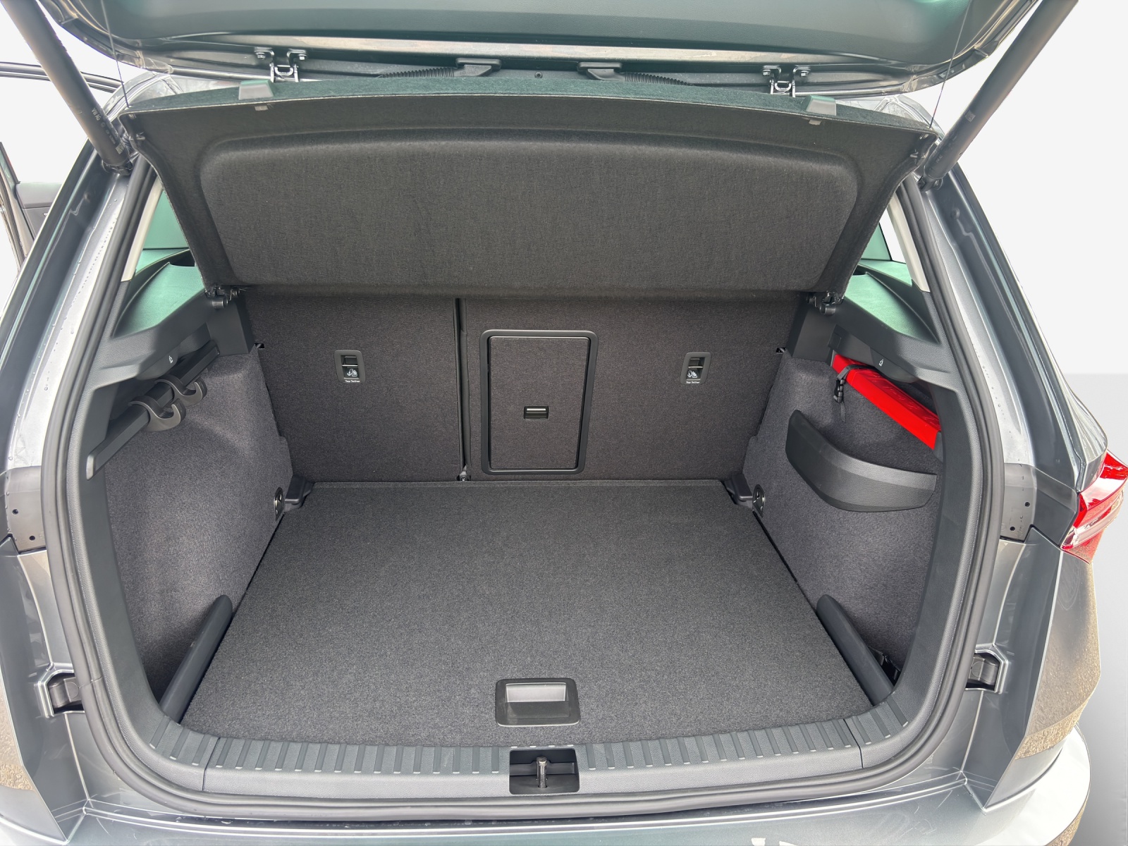 SKODA Karoq 1.5 TSI Dynamic DSG-image-12