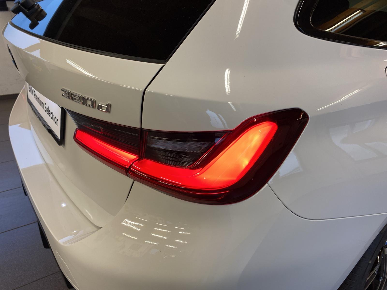 BMW 320d xDrive SAG Touring-image-23