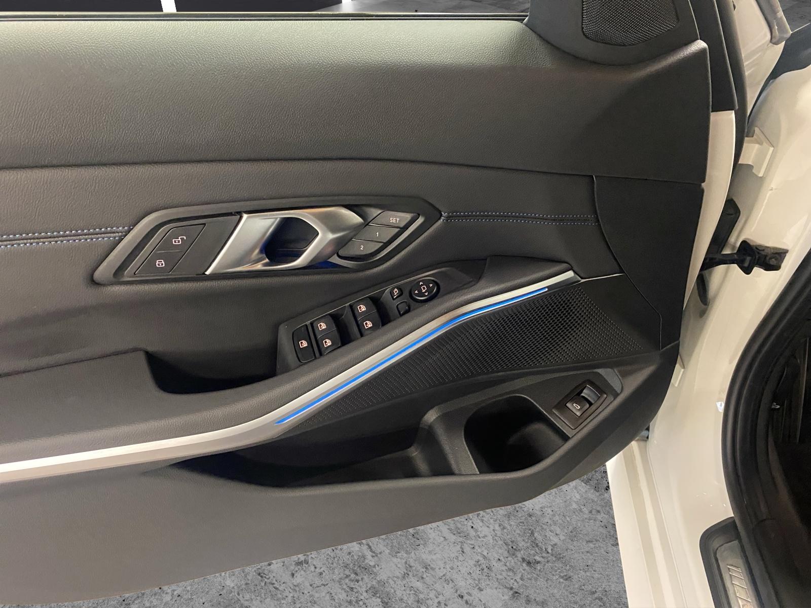 BMW 320d xDrive SAG Touring-image-10