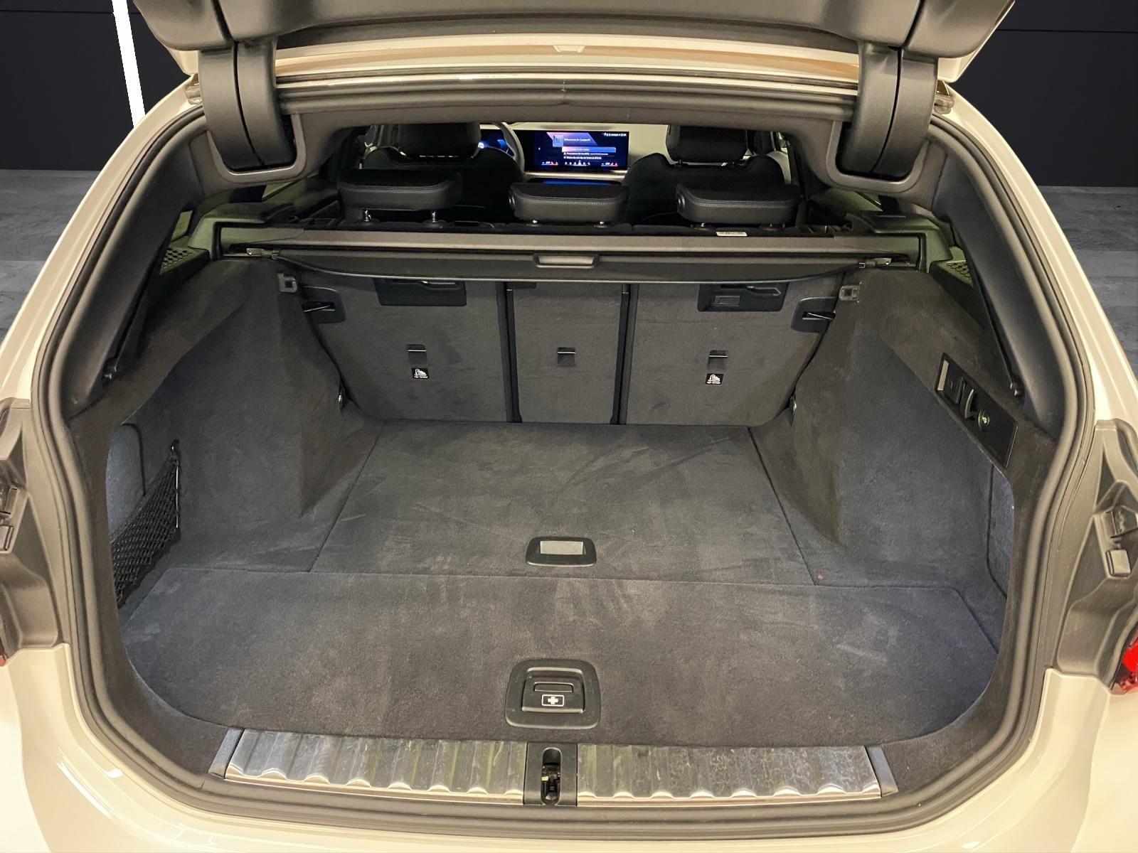 BMW 320d xDrive SAG Touring-image-13