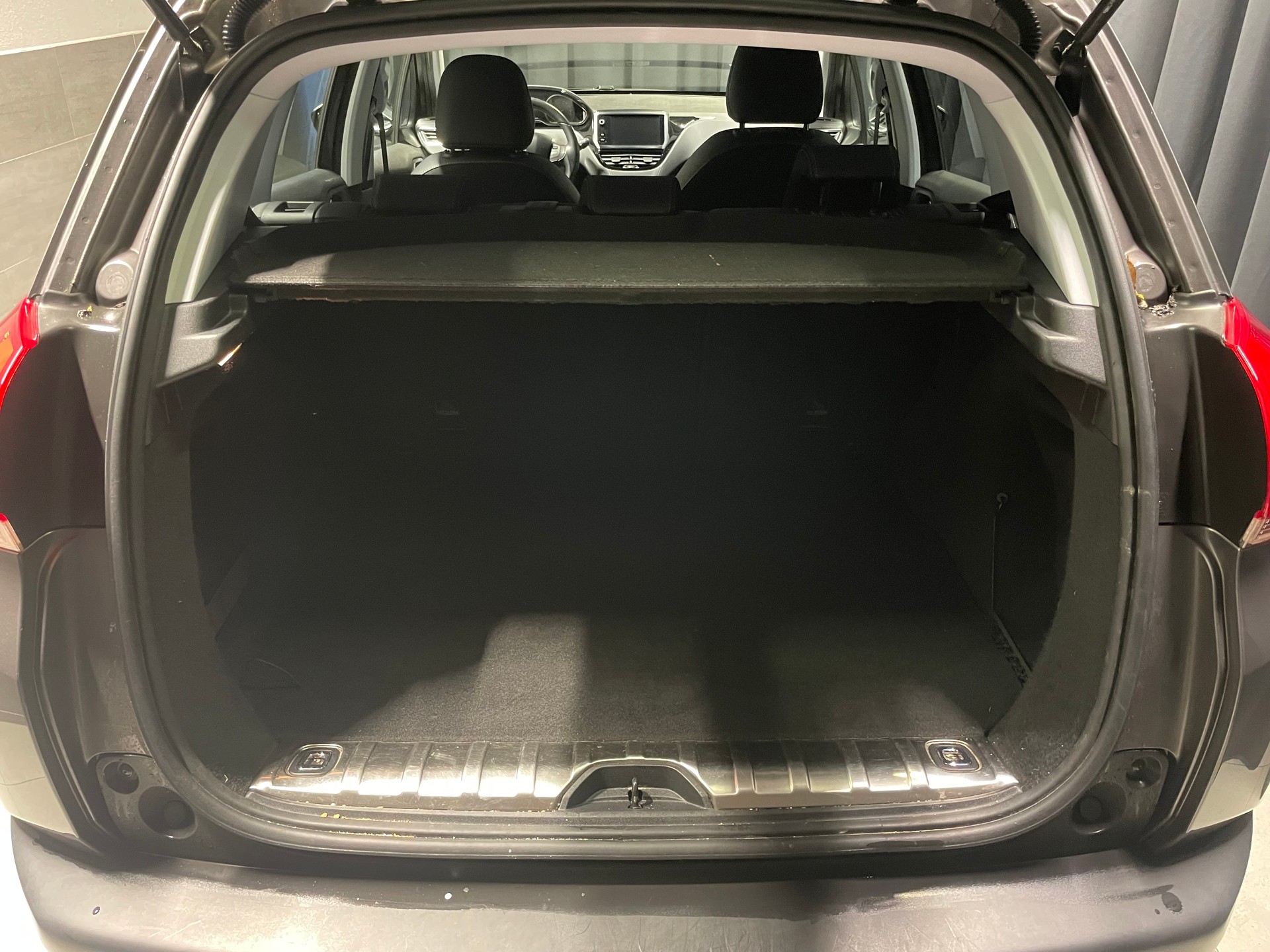 PEUGEOT 2008 1.2 PureTech Allure EAT6 (20)-image-18