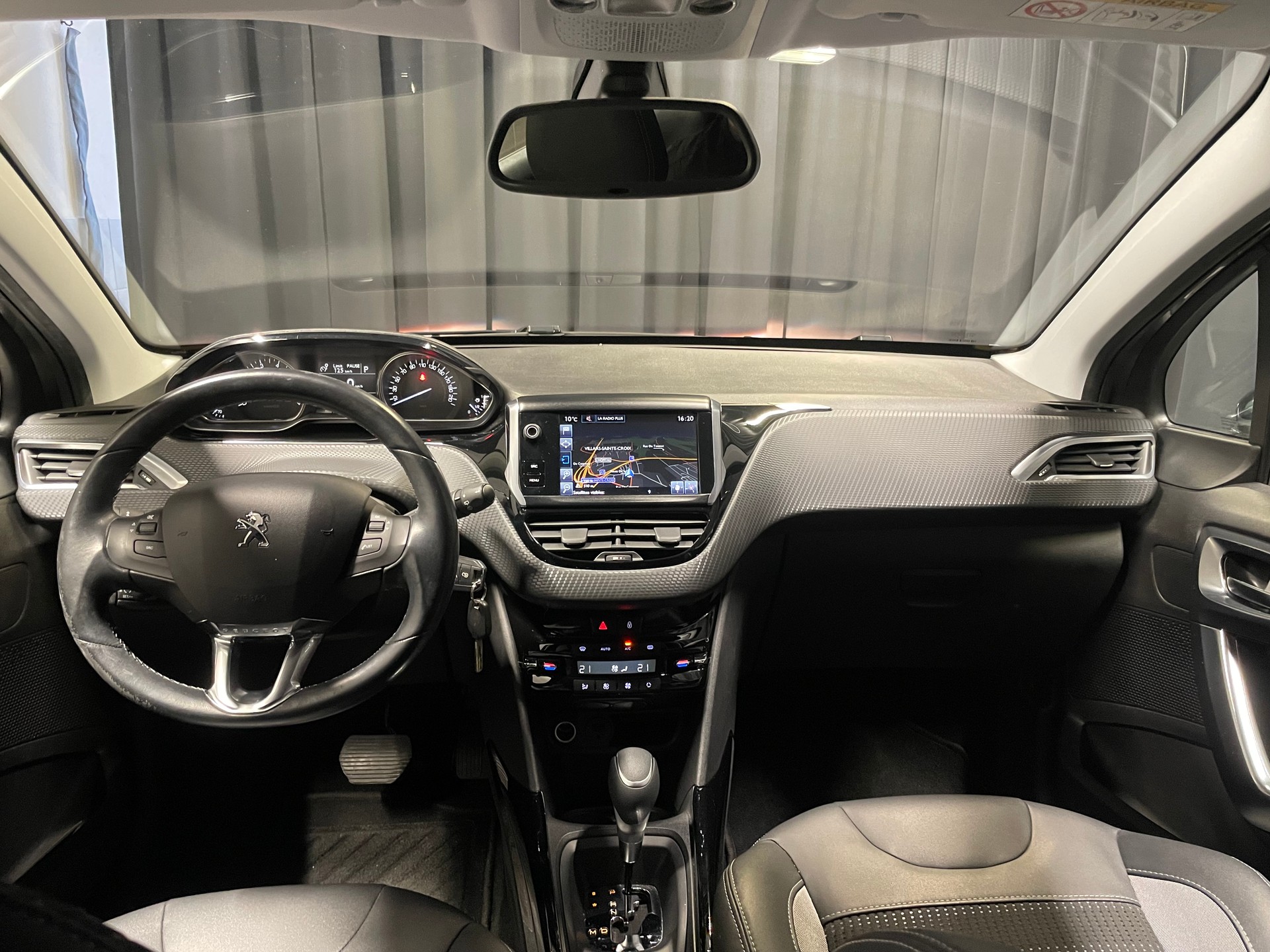 PEUGEOT 2008 1.2 PureTech Allure EAT6 (20)-image-8
