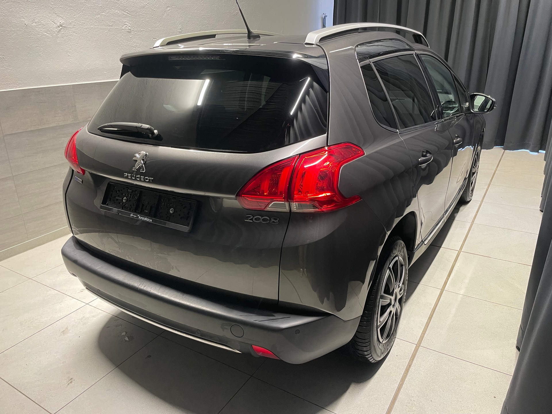 PEUGEOT 2008 1.2 PureTech Allure EAT6 (20)-image-5