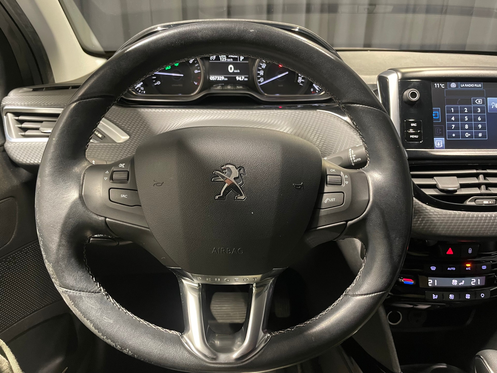 PEUGEOT 2008 1.2 PureTech Allure EAT6 (20)-image-9
