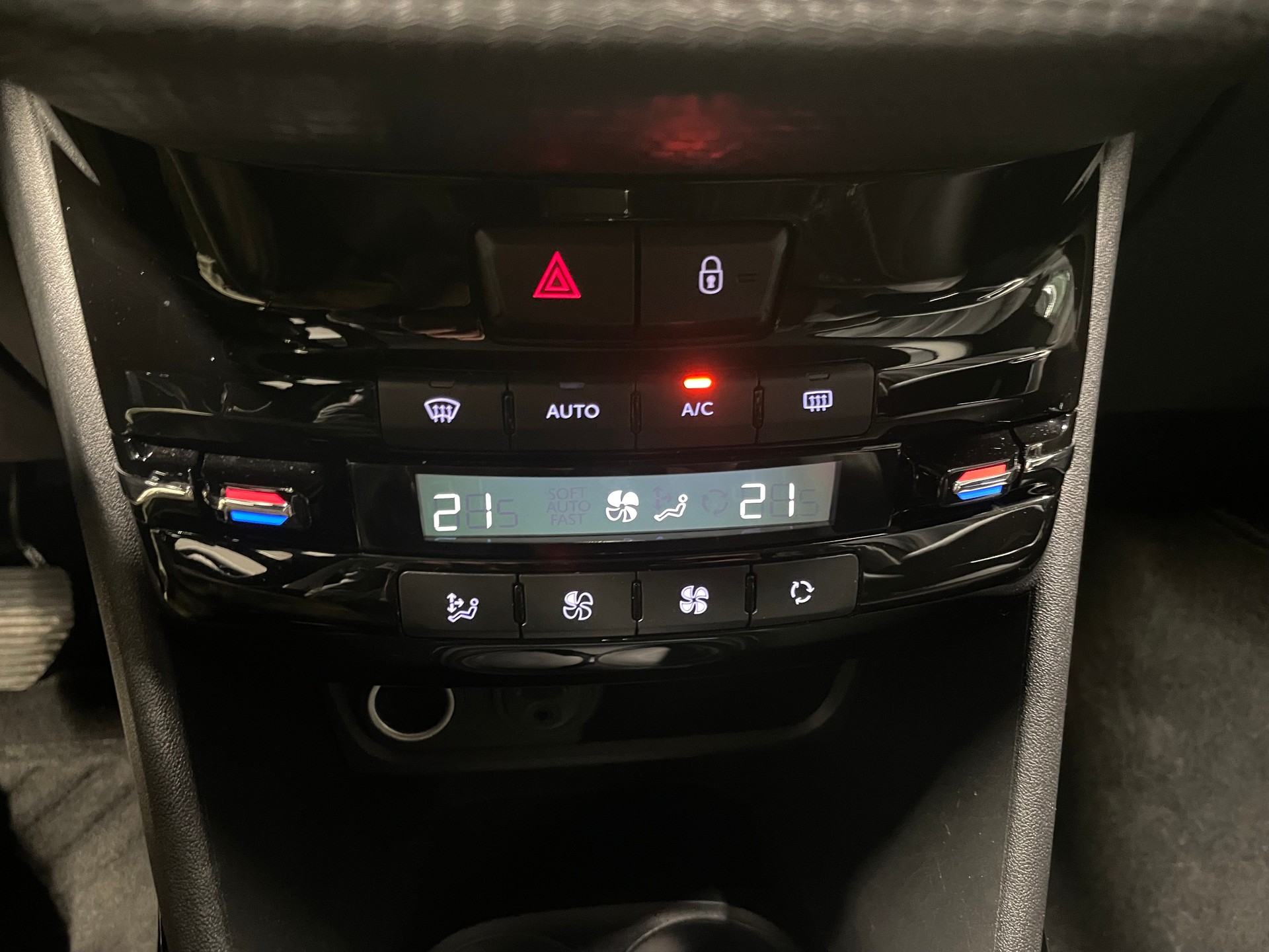 PEUGEOT 2008 1.2 PureTech Allure EAT6 (20)-image-14