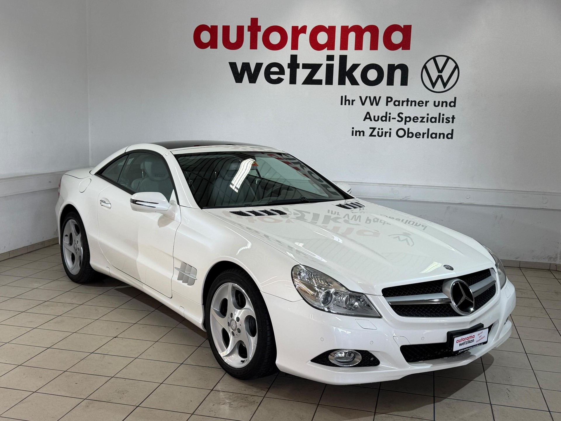 MERCEDES-BENZ SL 350 7G-Tronic-showroom-element-1