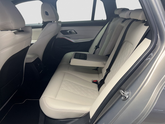 BMW 330i xDriveTouring MSport-image-8