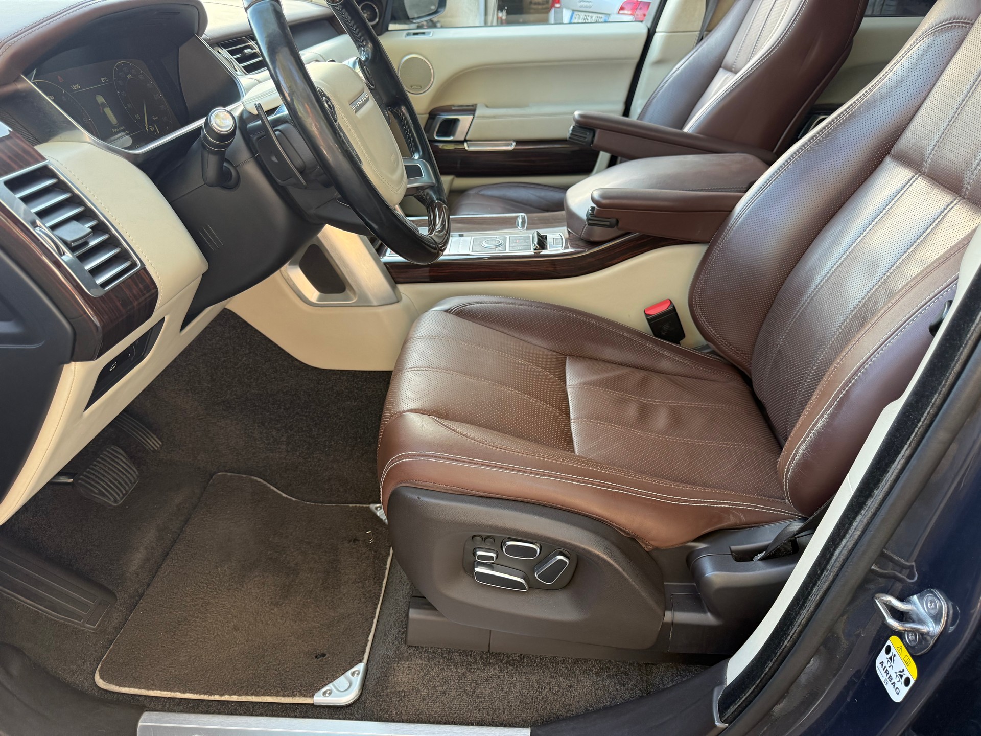 LAND ROVER Range Rover 4.4 SDV8 Autobiography Automatic-image-13