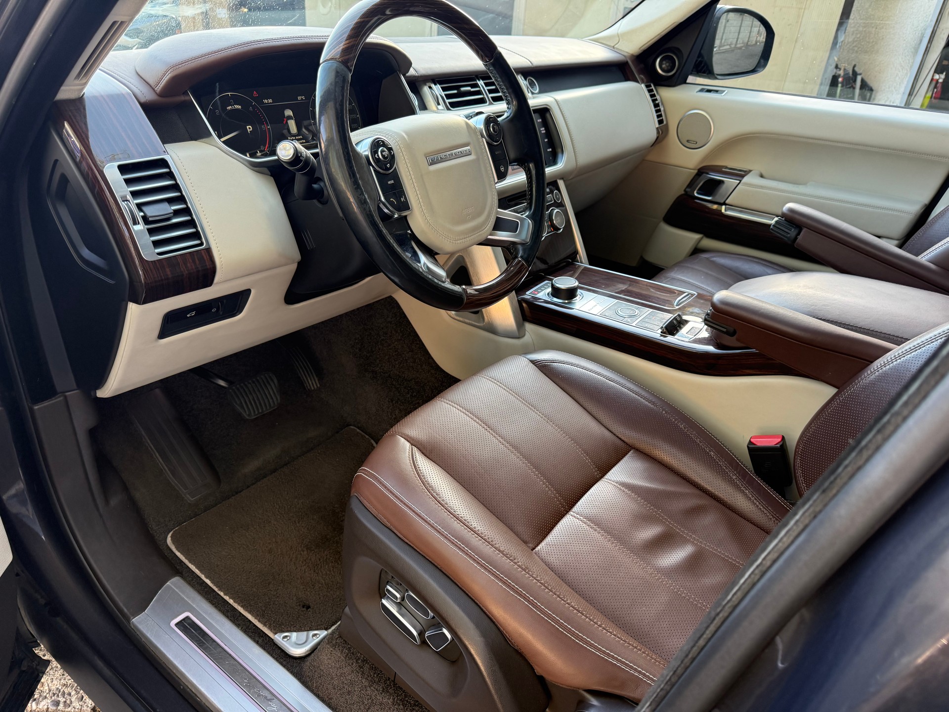 LAND ROVER Range Rover 4.4 SDV8 Autobiography Automatic-image-14