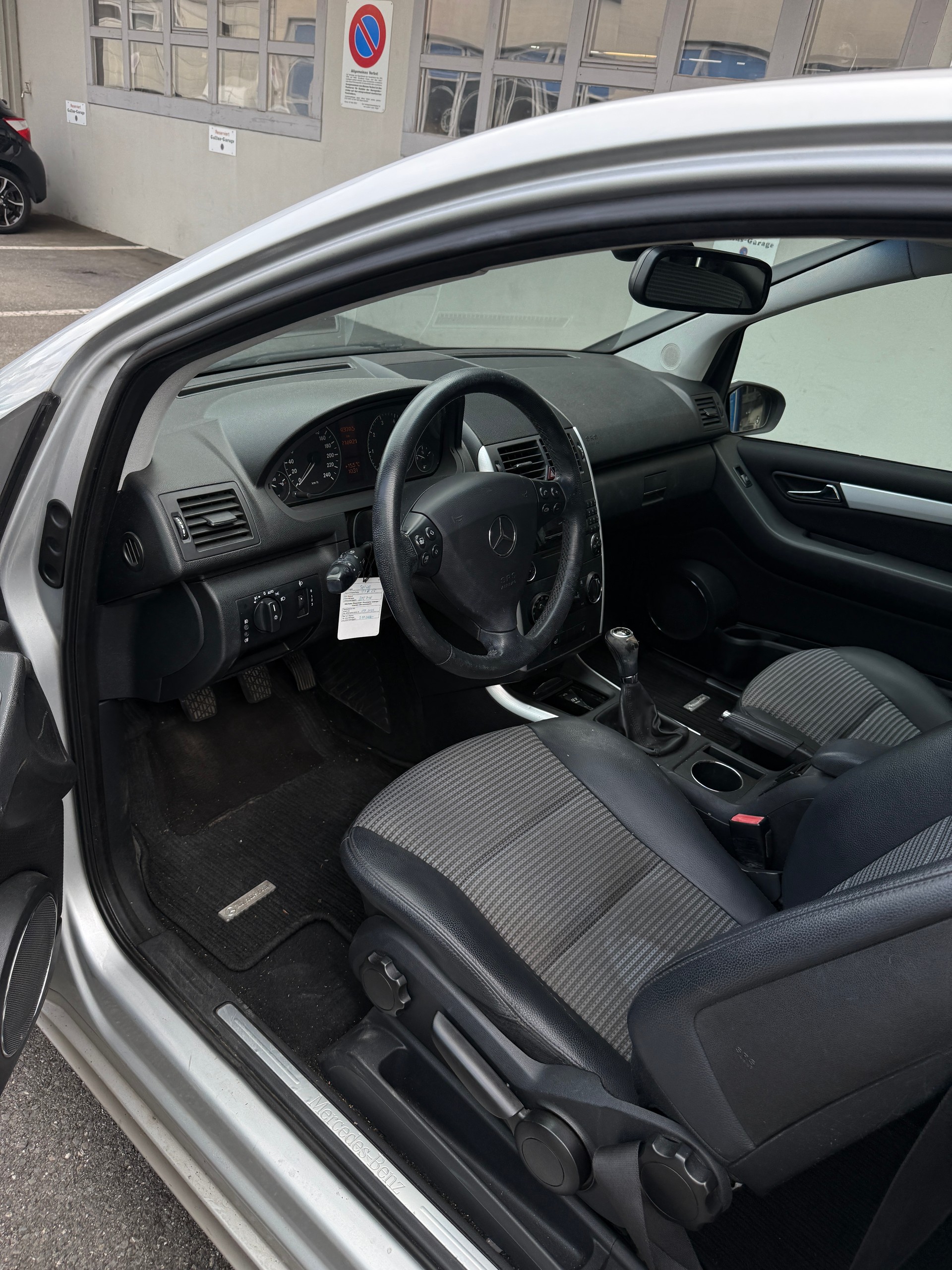 MERCEDES-BENZ A 170 Avantgarde-image-5