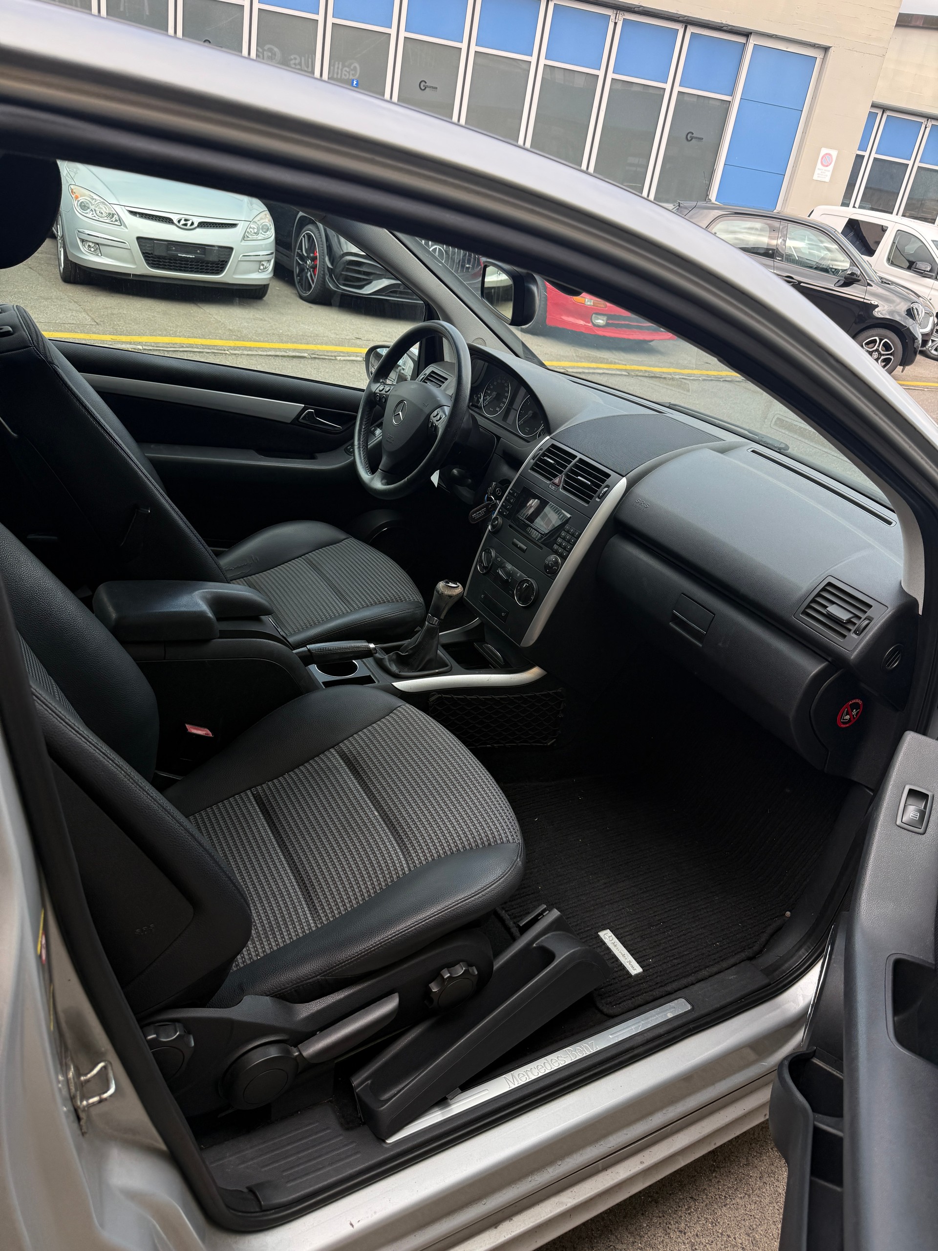 MERCEDES-BENZ A 170 Avantgarde-image-7