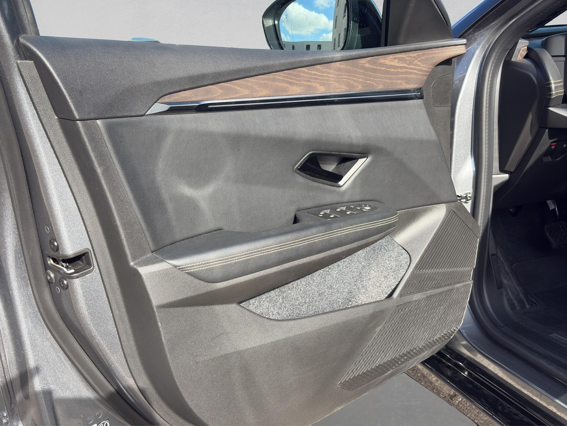 RENAULT Mégane E-TECH EV60 Iconic-image-22