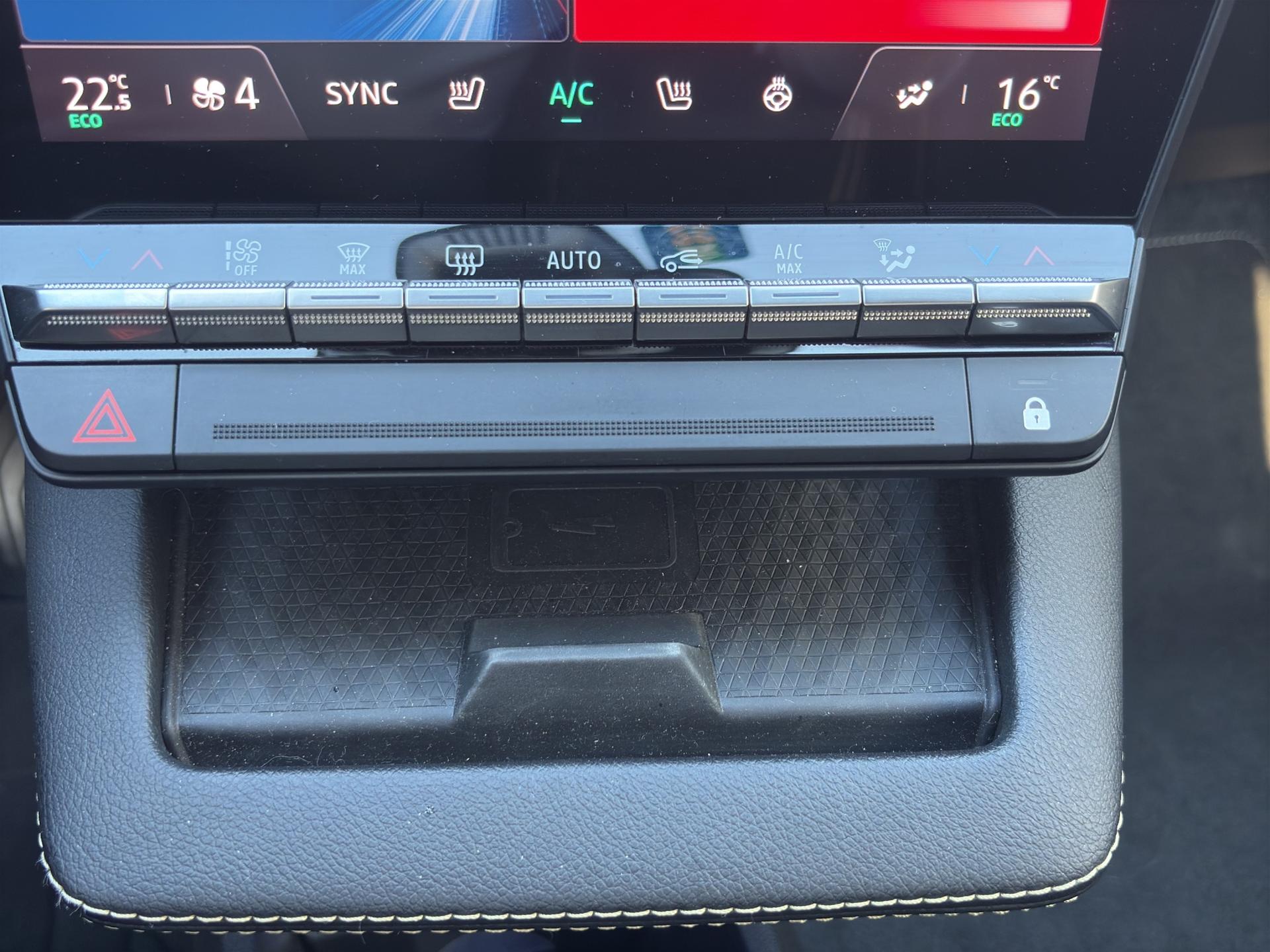 RENAULT Mégane E-TECH EV60 Iconic-image-11