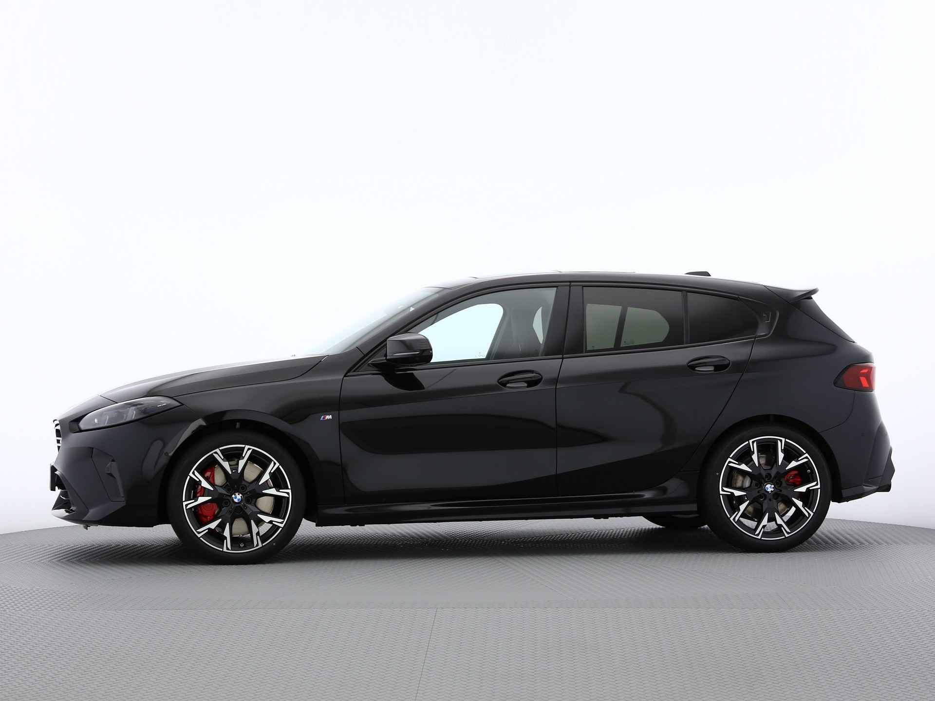 BMW 1er Reihe F70 M135i xDrive-image-2
