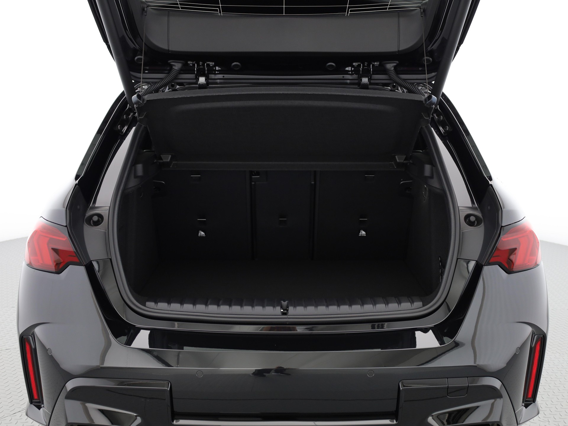 BMW 1er Reihe F70 M135i xDrive-image-11