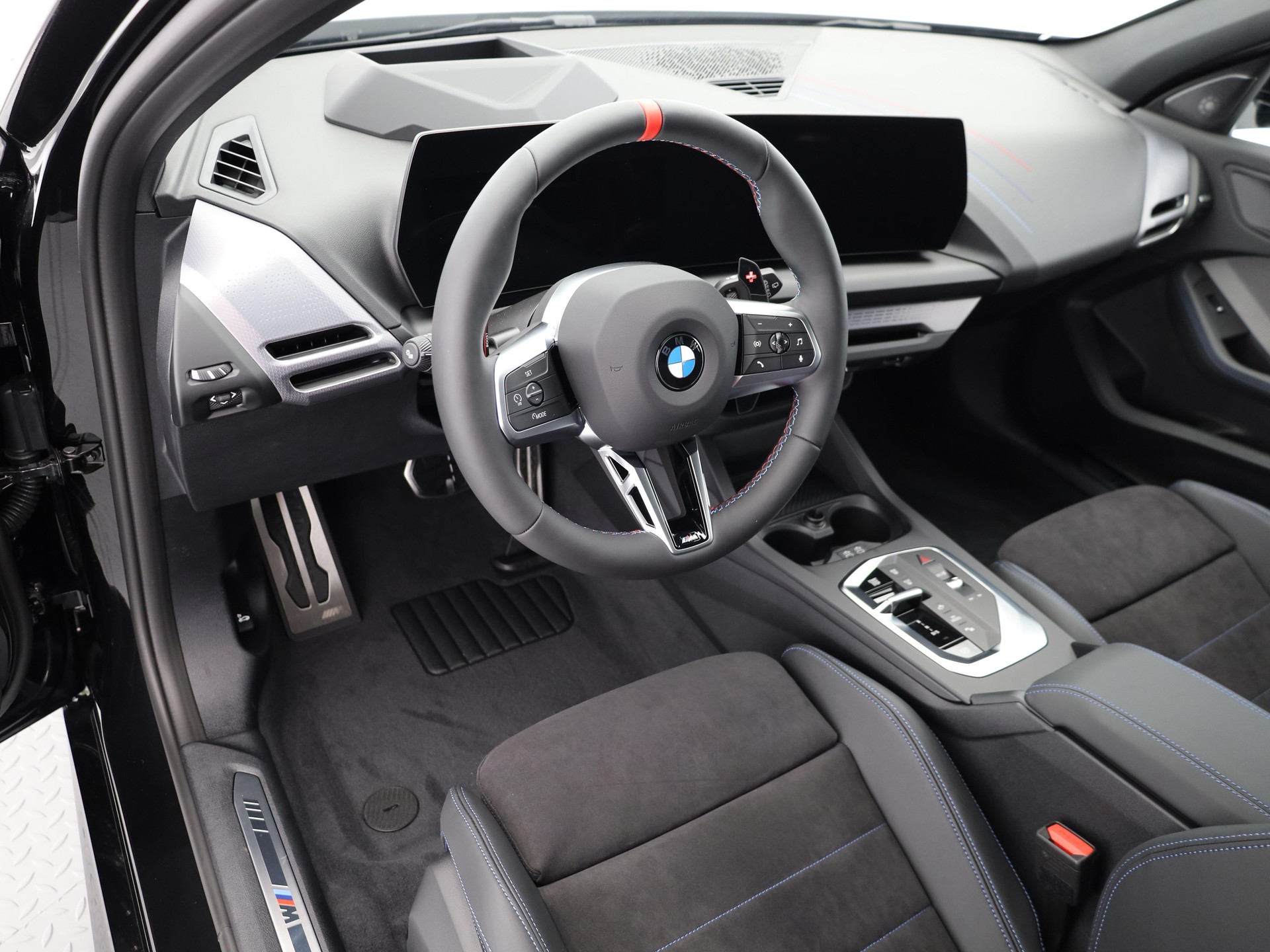 BMW 1er Reihe F70 M135i xDrive-image-14