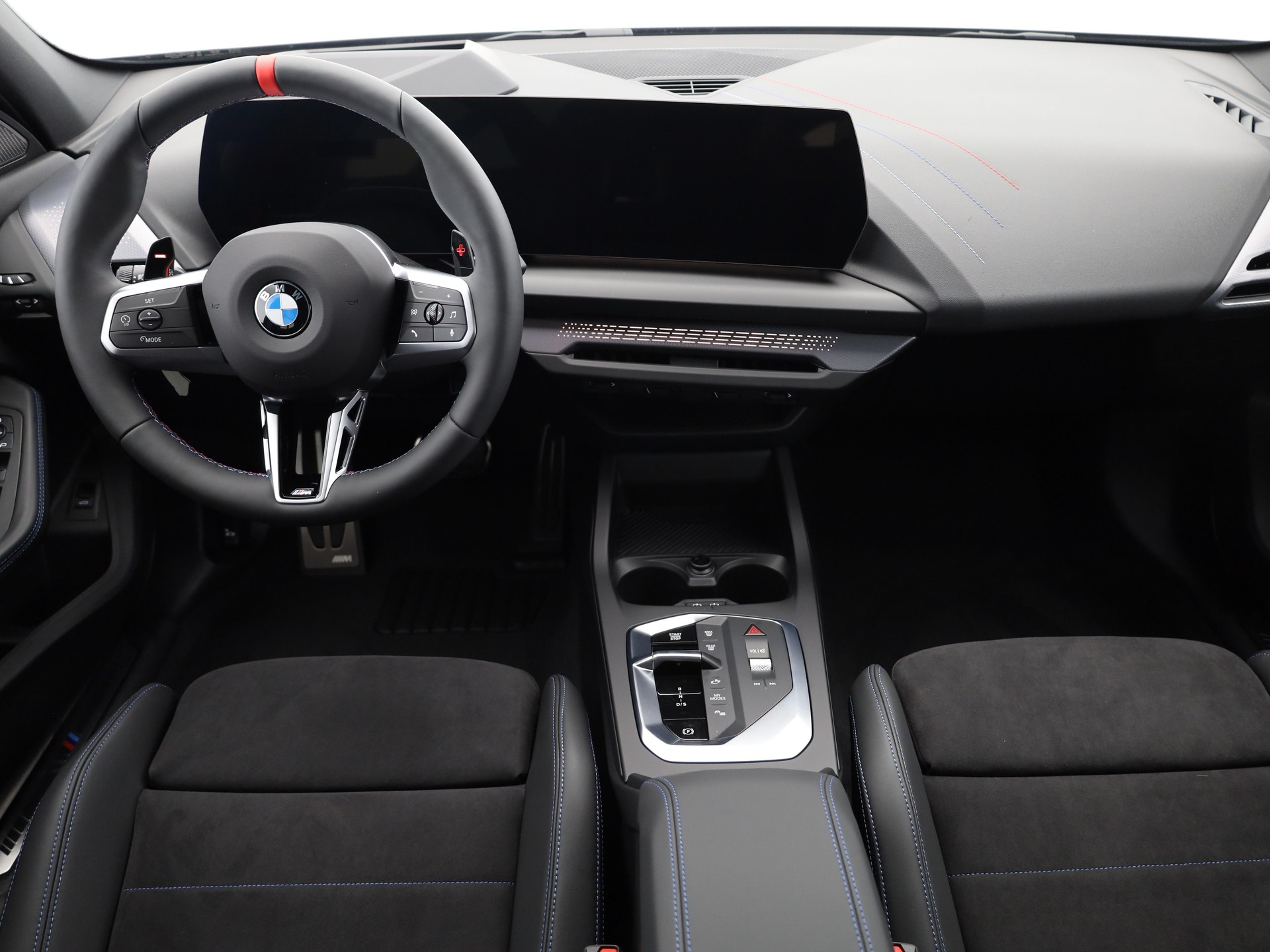 BMW 1er Reihe F70 M135i xDrive-image-17