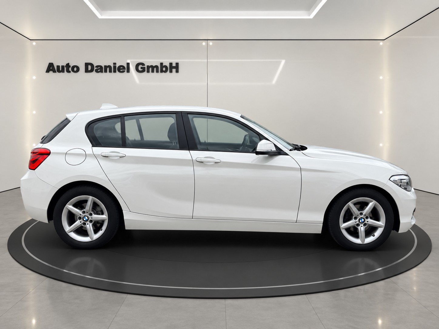 BMW 118i Sport Line Steptronic-image-2