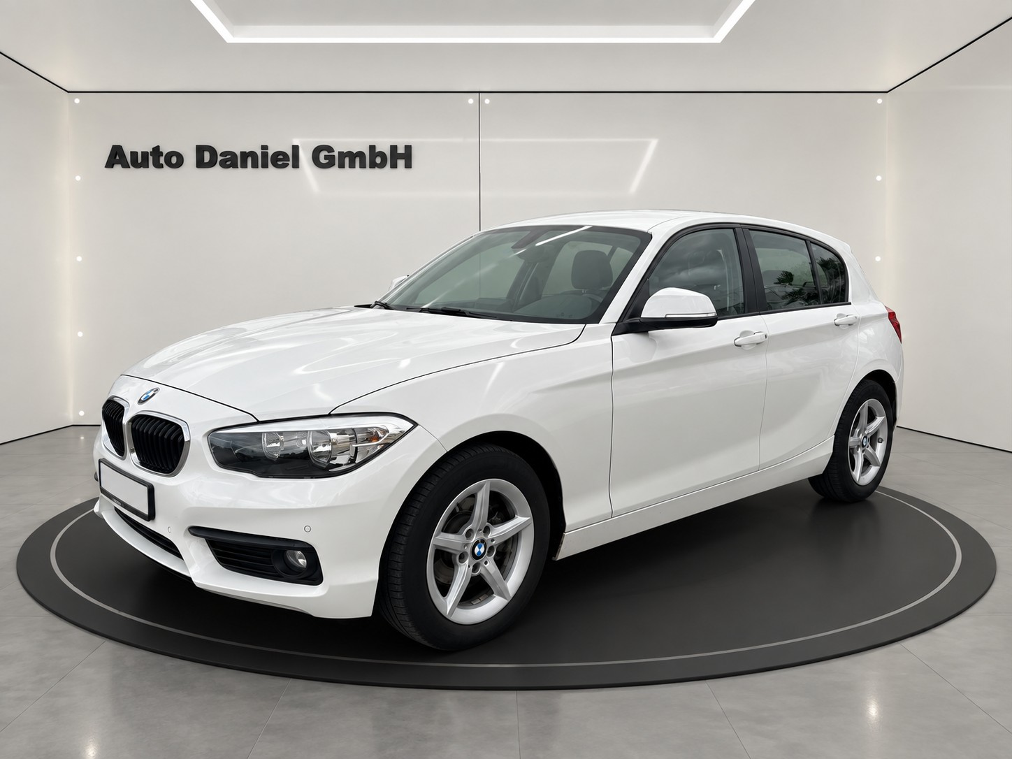 BMW 118i Sport Line Steptronic-image-0