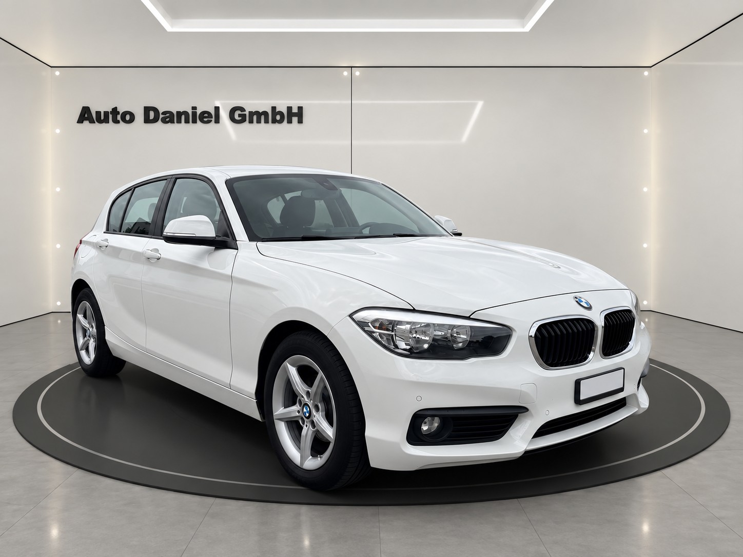 BMW 118i Sport Line Steptronic-image-1