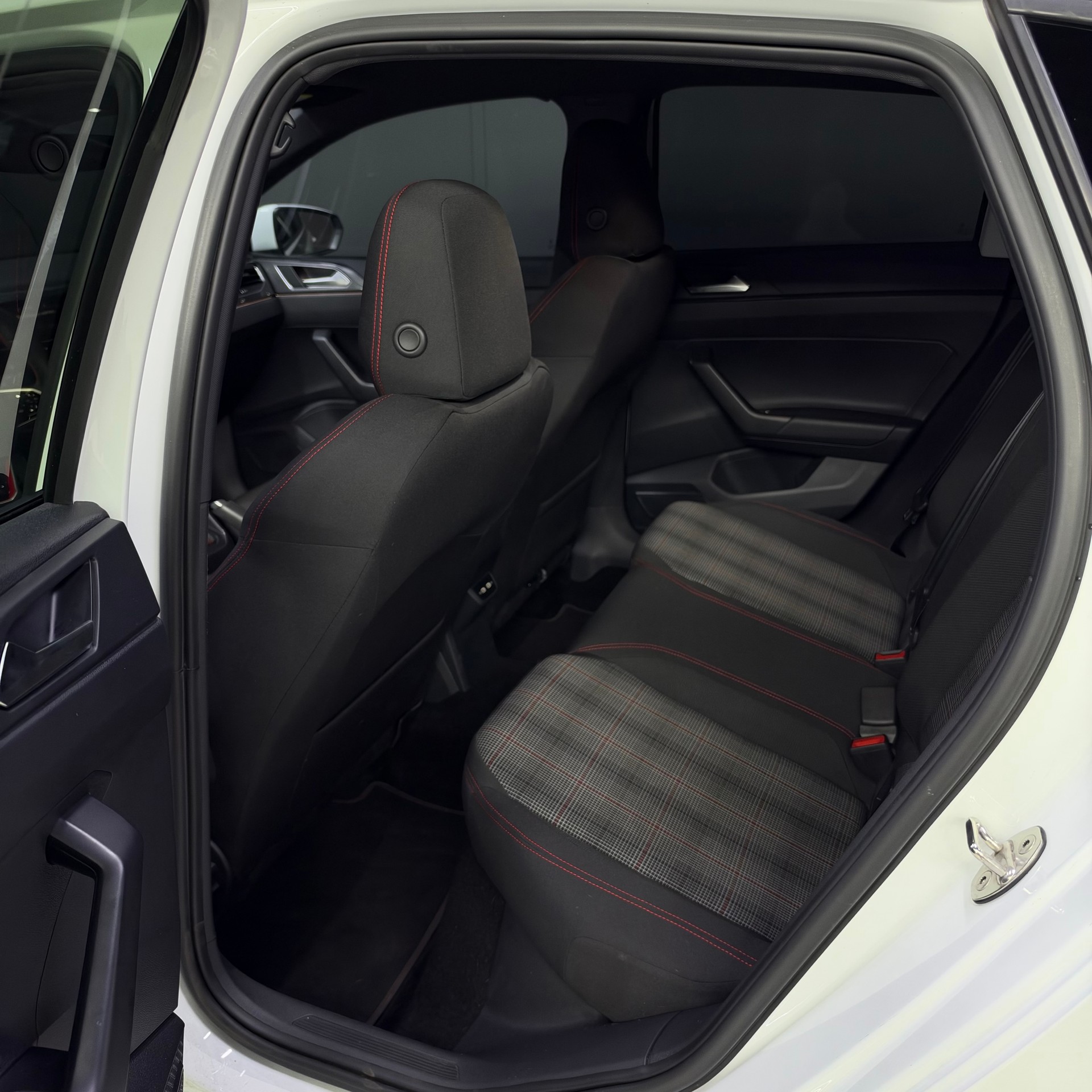VW Polo 2.0 TSI GTI DSG-image-8