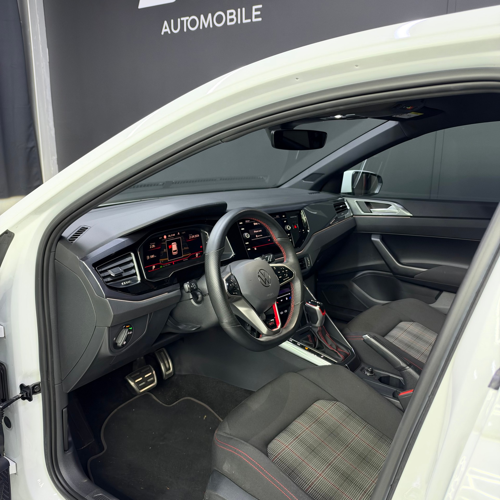 VW Polo 2.0 TSI GTI DSG-image-7