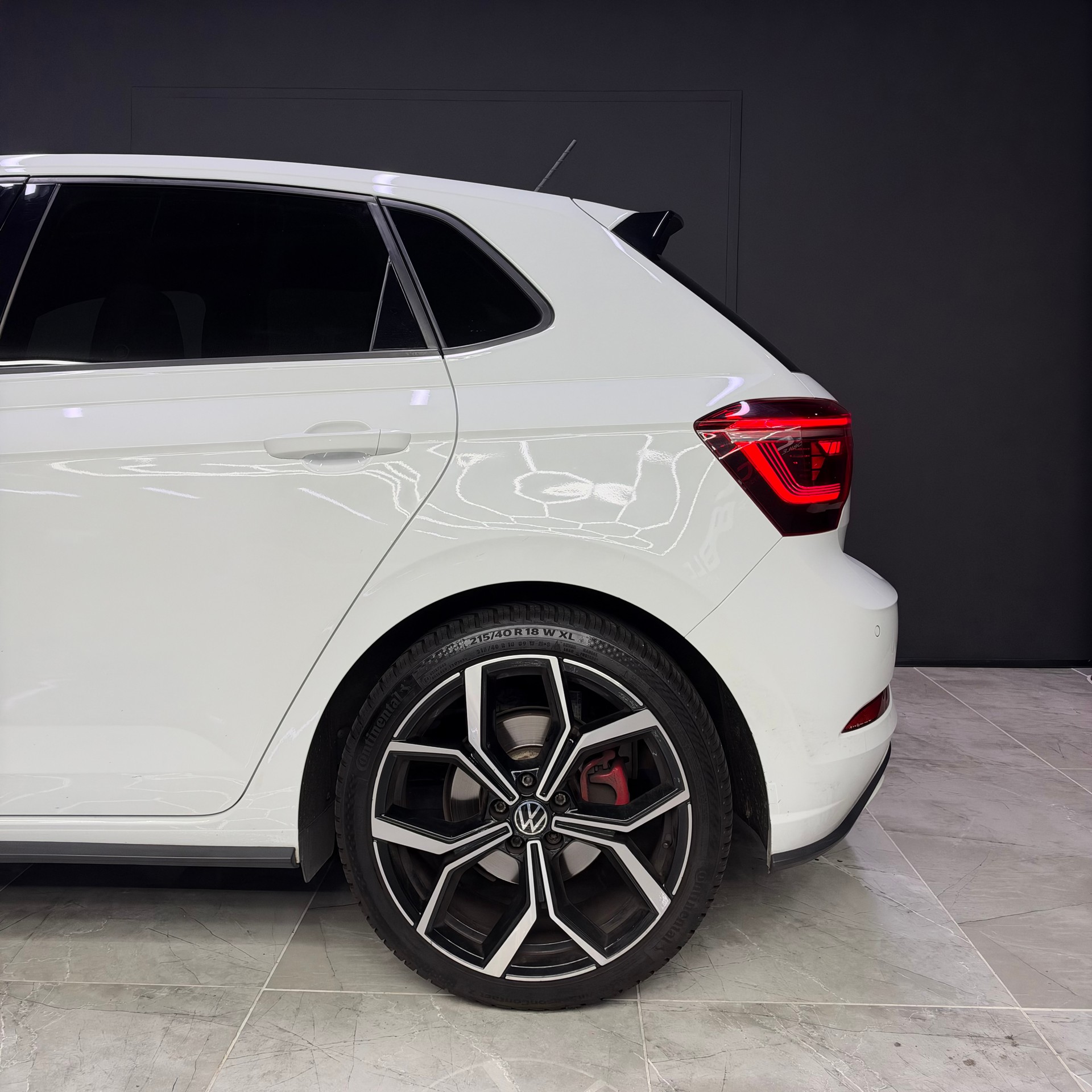 VW Polo 2.0 TSI GTI DSG-image-6