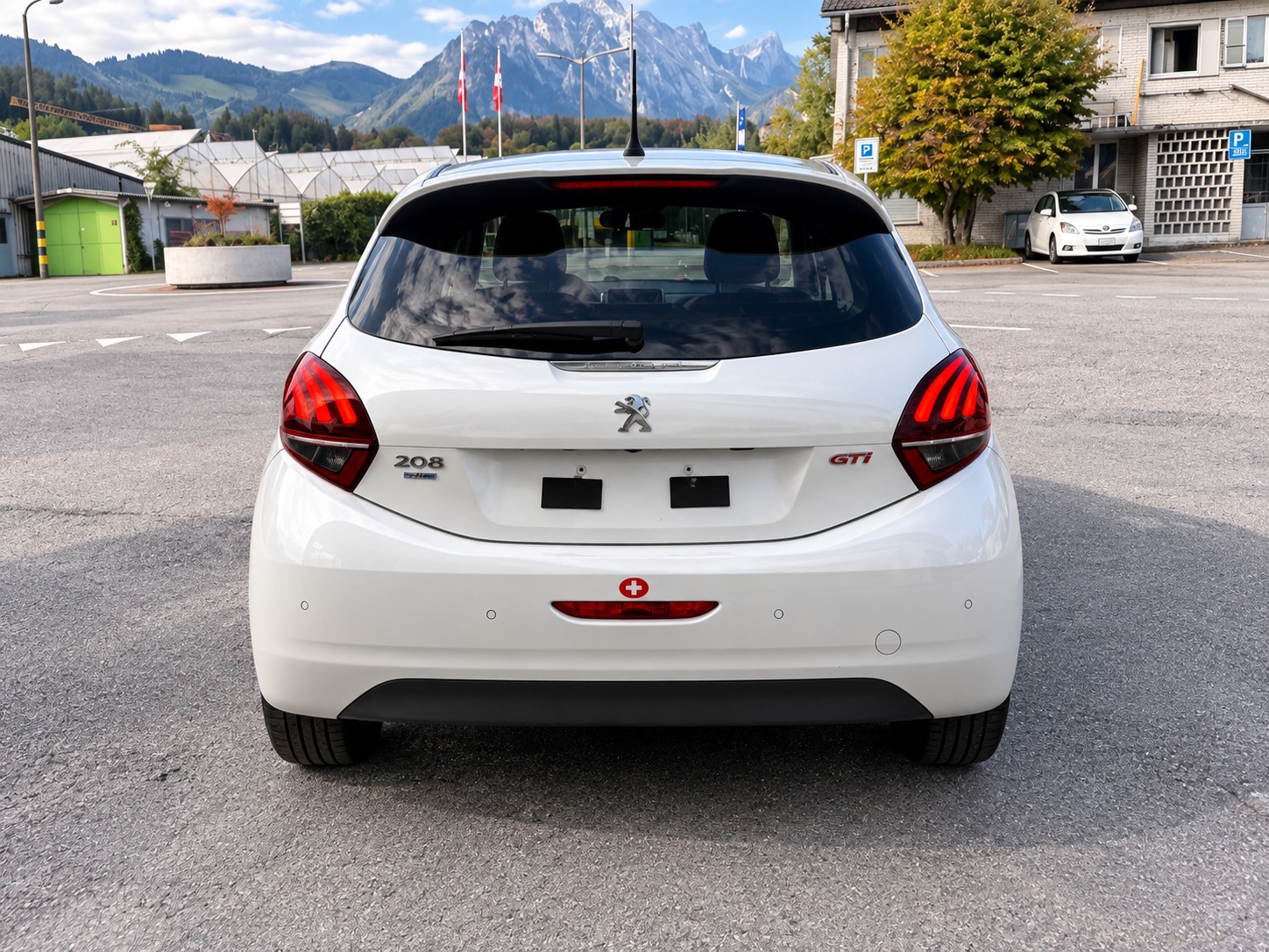 PEUGEOT 2008 1.2 VTI Style-image-2