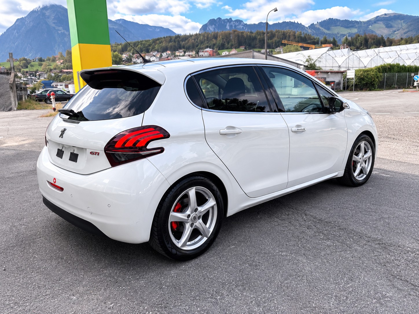 PEUGEOT 2008 1.2 VTI Style-image-3