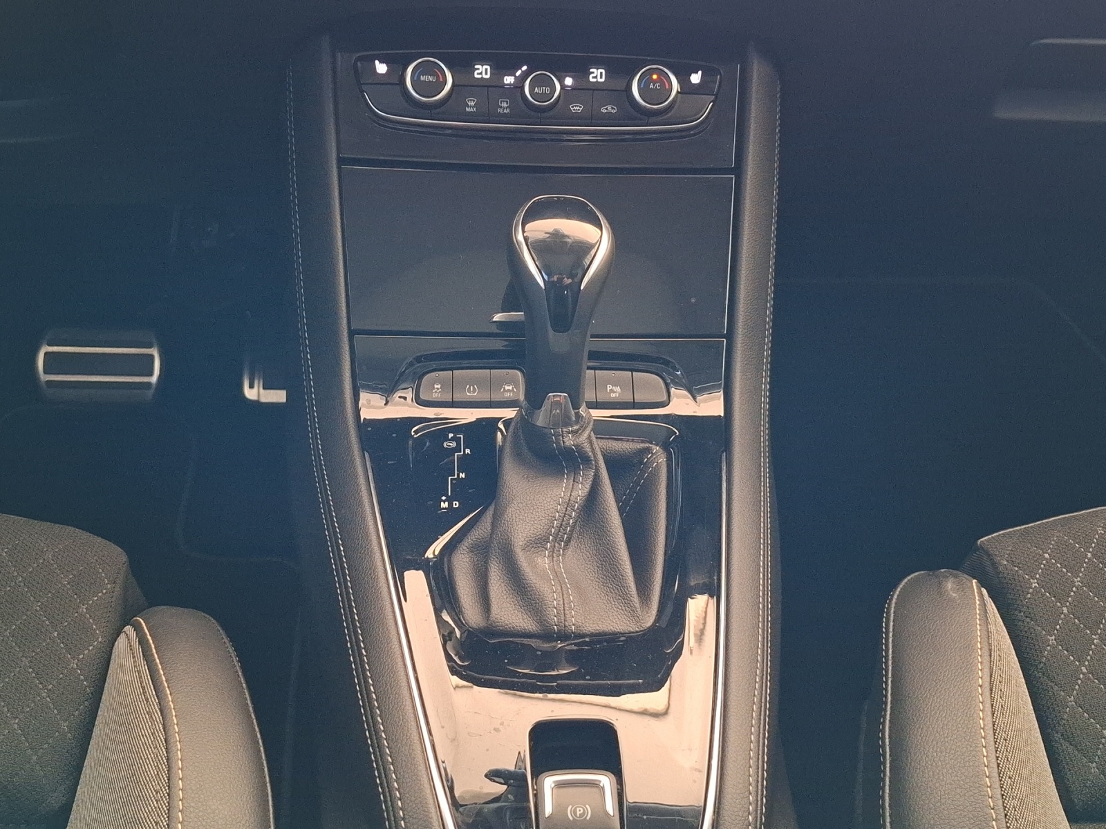 OPEL Grandland X 1.2i TP Ultimate Automatik // PANORAMA-image-12