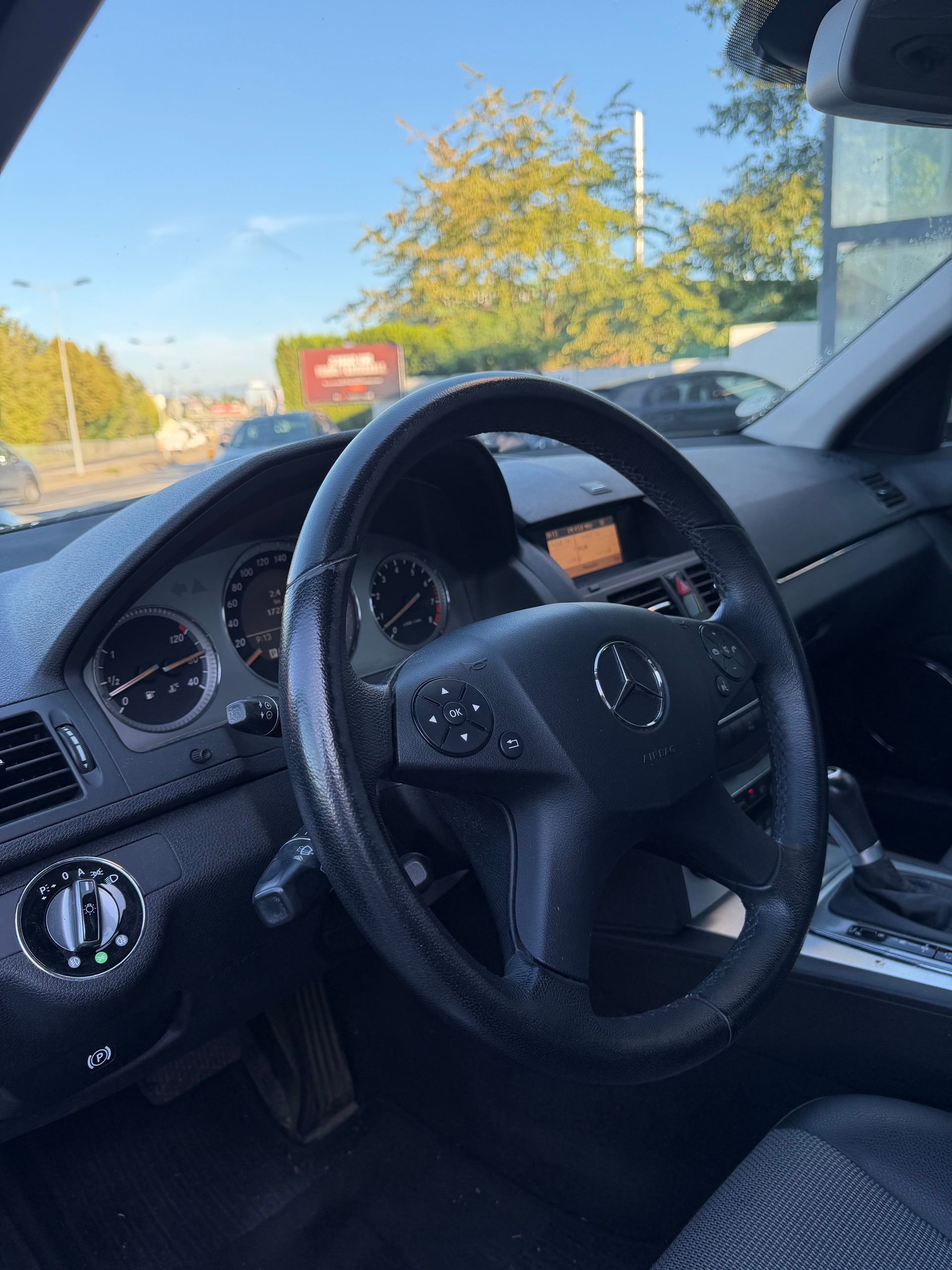 MERCEDES-BENZ C 350 Avantgarde 4Matic 7G-Tronic-image-7
