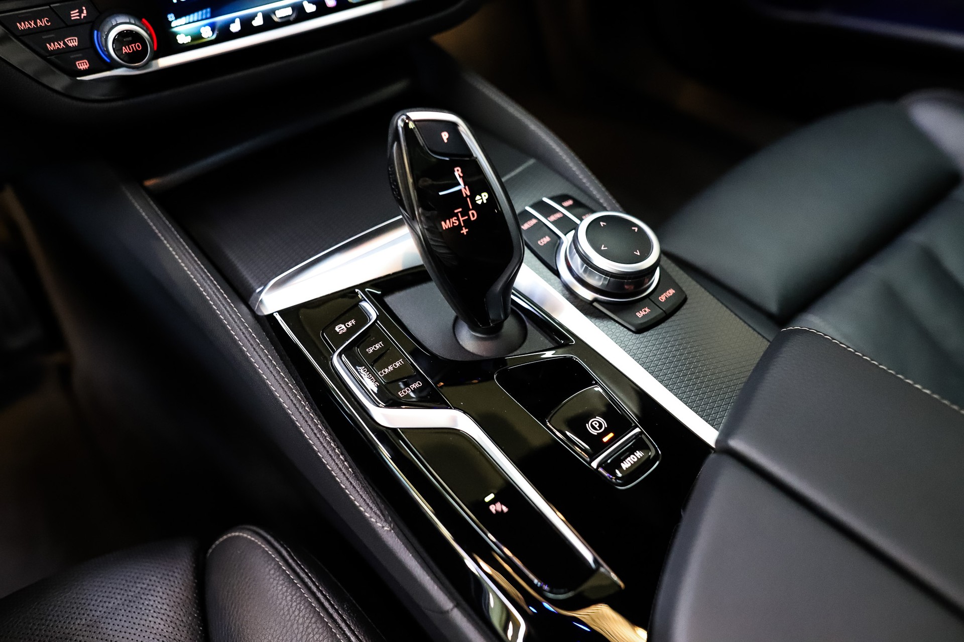 BMW 540d xDrive 48V Touring M Sport Steptronic-image-15