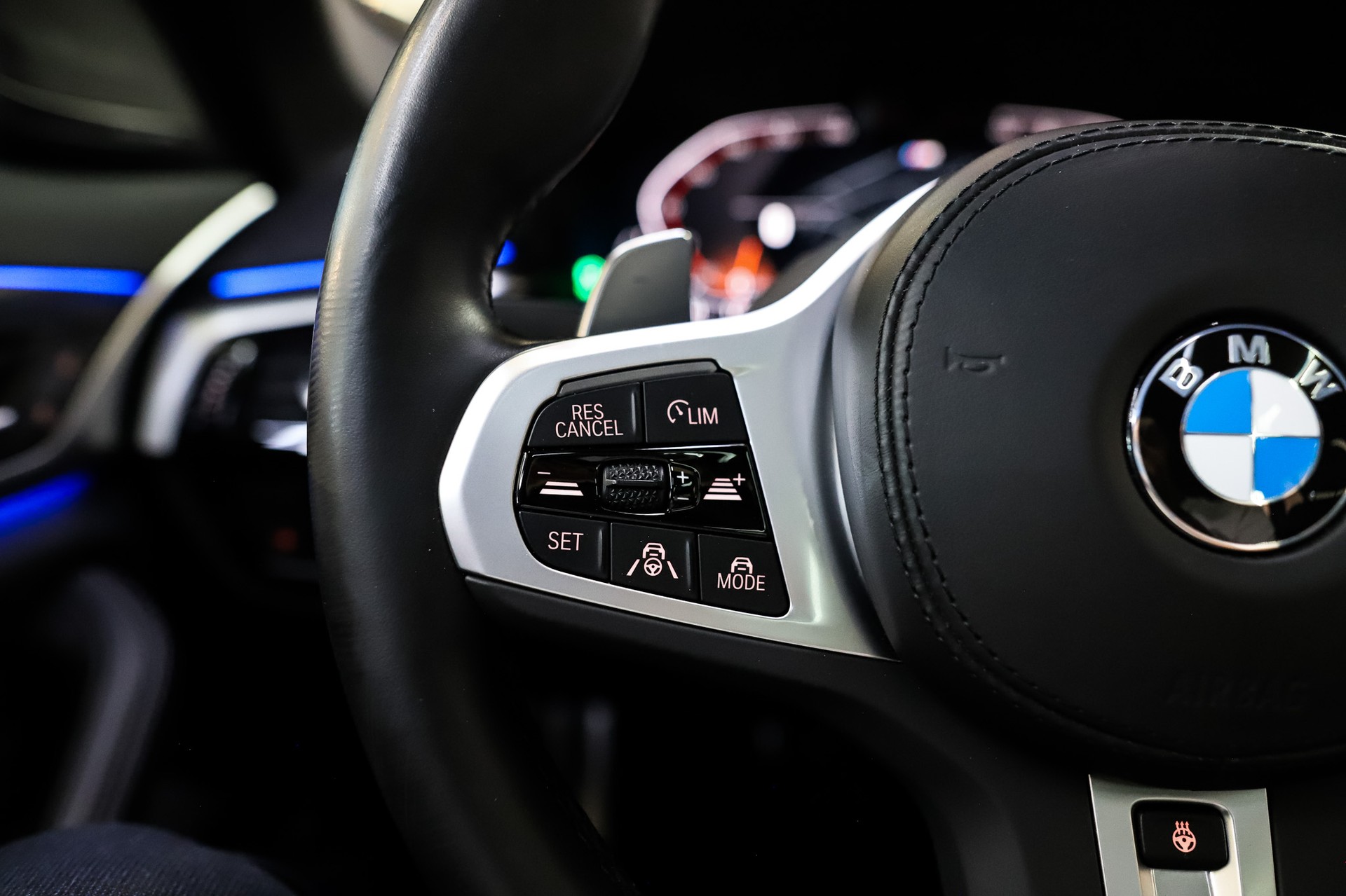 BMW 540d xDrive 48V Touring M Sport Steptronic-image-14