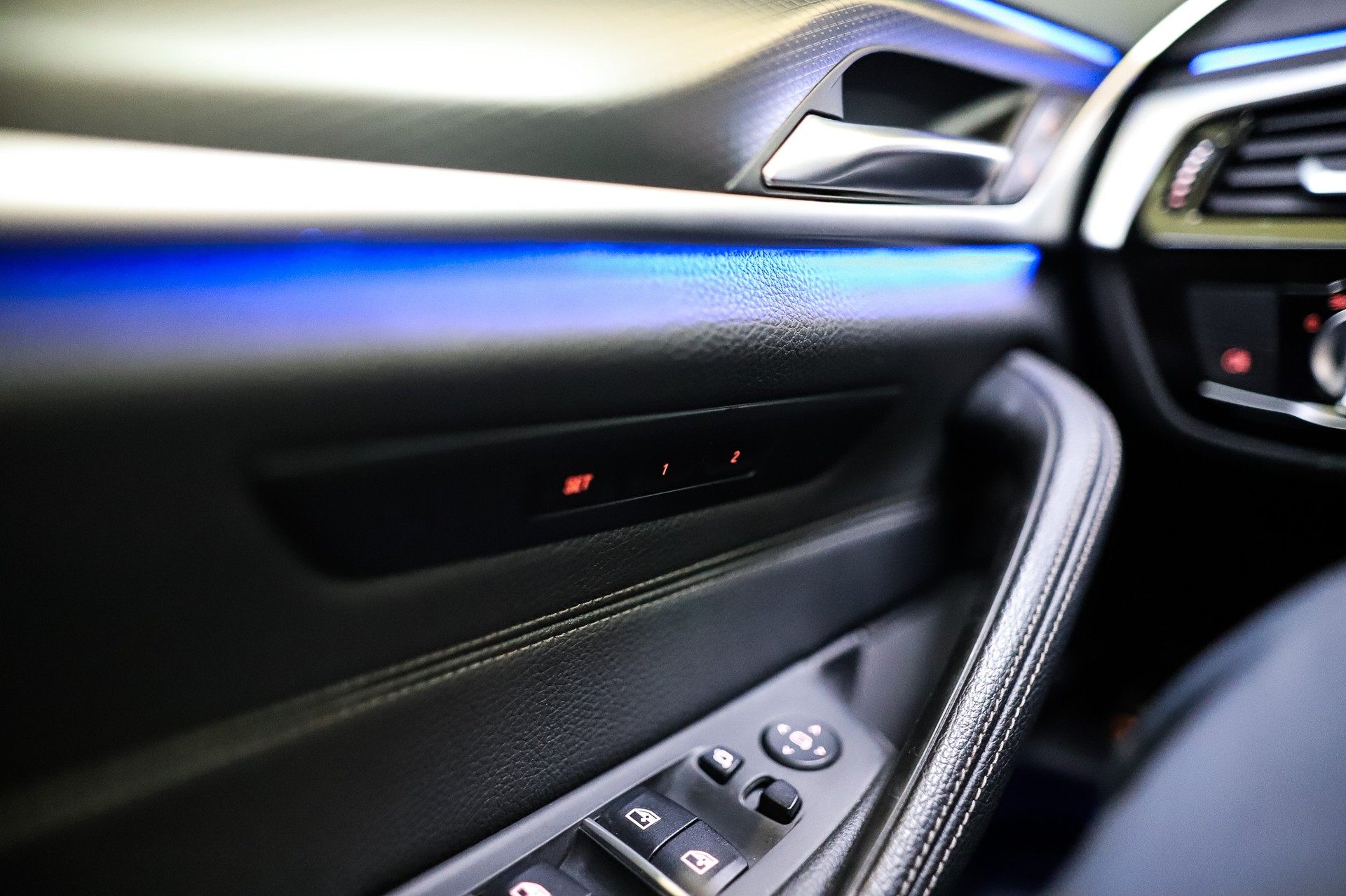 BMW 540d xDrive 48V Touring M Sport Steptronic-image-13