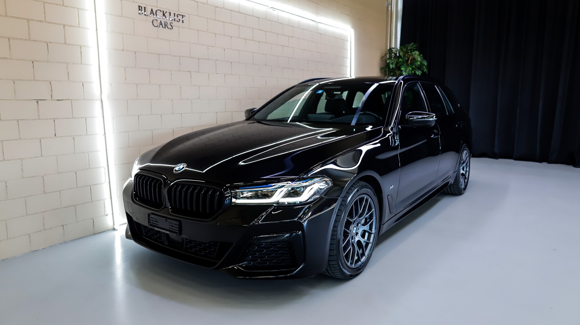 BMW 540d xDrive 48V Touring M Sport Steptronic-image-1