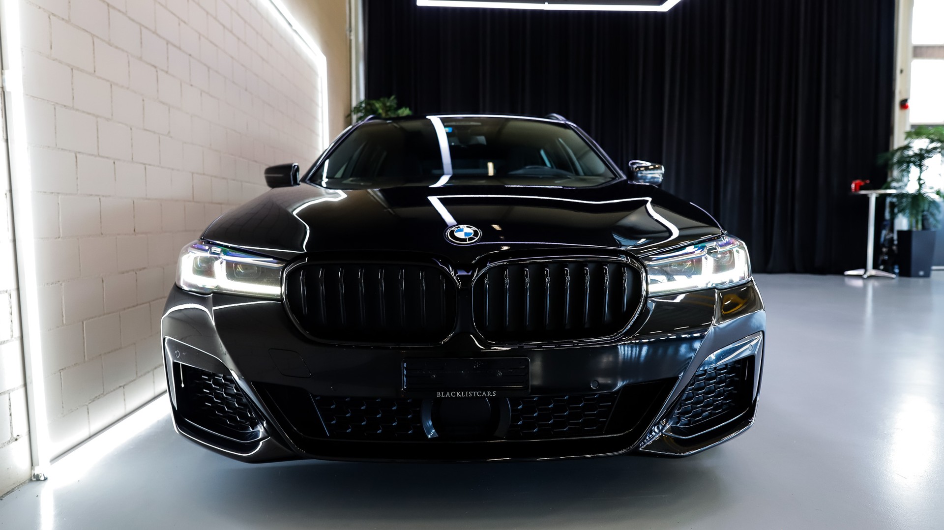BMW 540d xDrive 48V Touring M Sport Steptronic-image-2