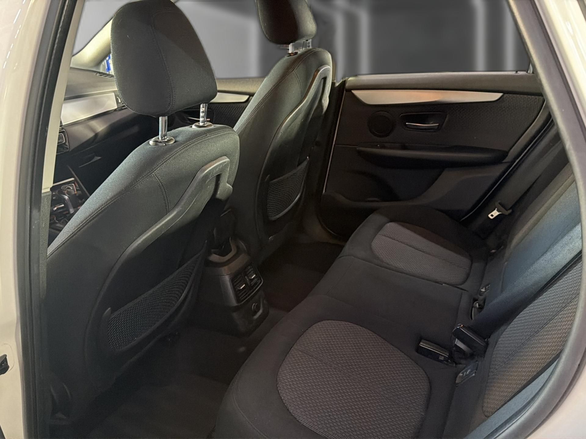 BMW 218 Active Tourer 2er Active Tourer- 218d xDrive Advantage-image-8