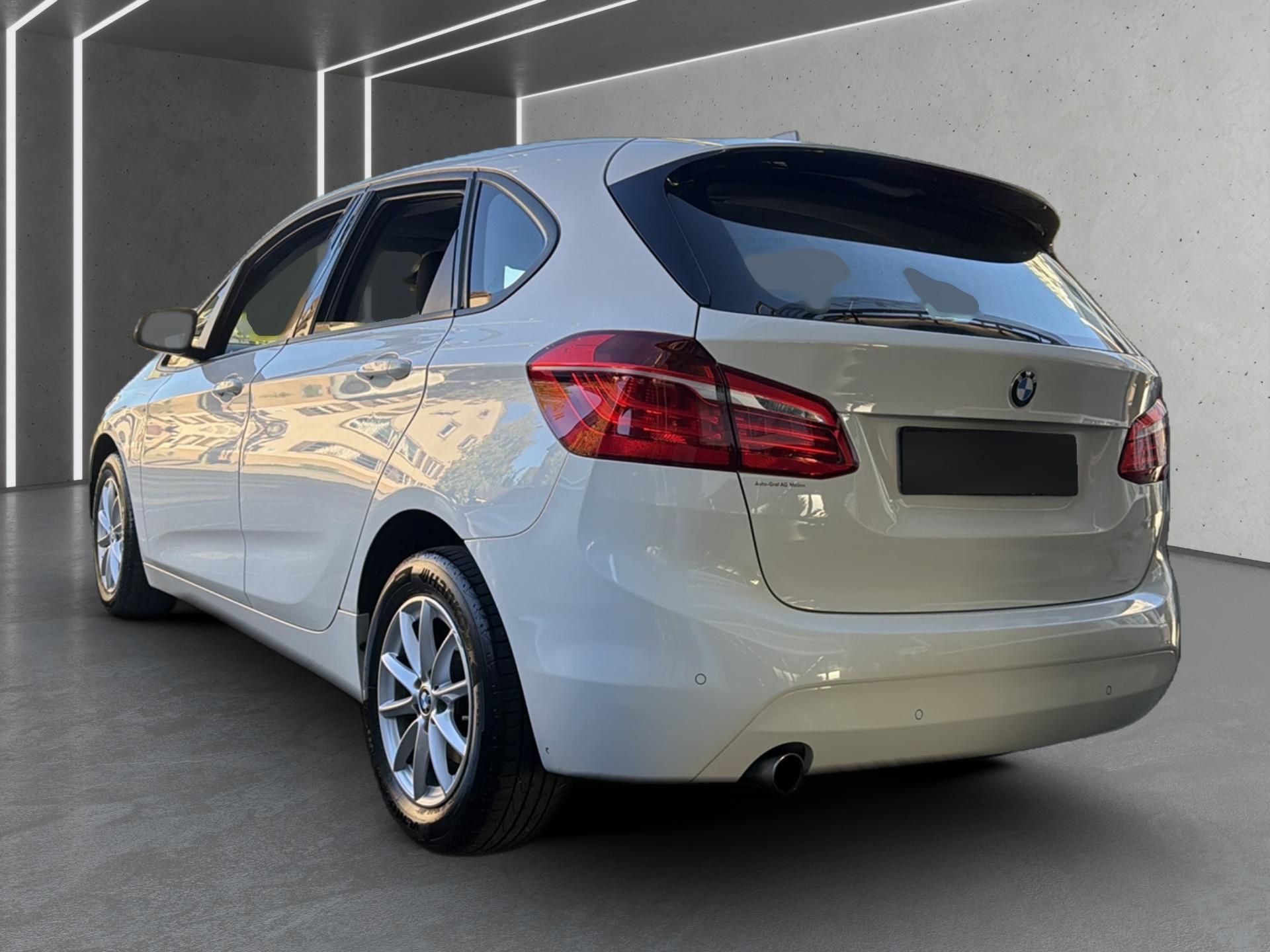 BMW 218 Active Tourer 2er Active Tourer- 218d xDrive Advantage-image-2