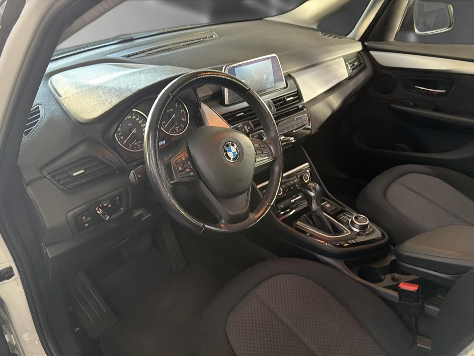 BMW 218 Active Tourer 2er Active Tourer- 218d xDrive Advantage-image-6