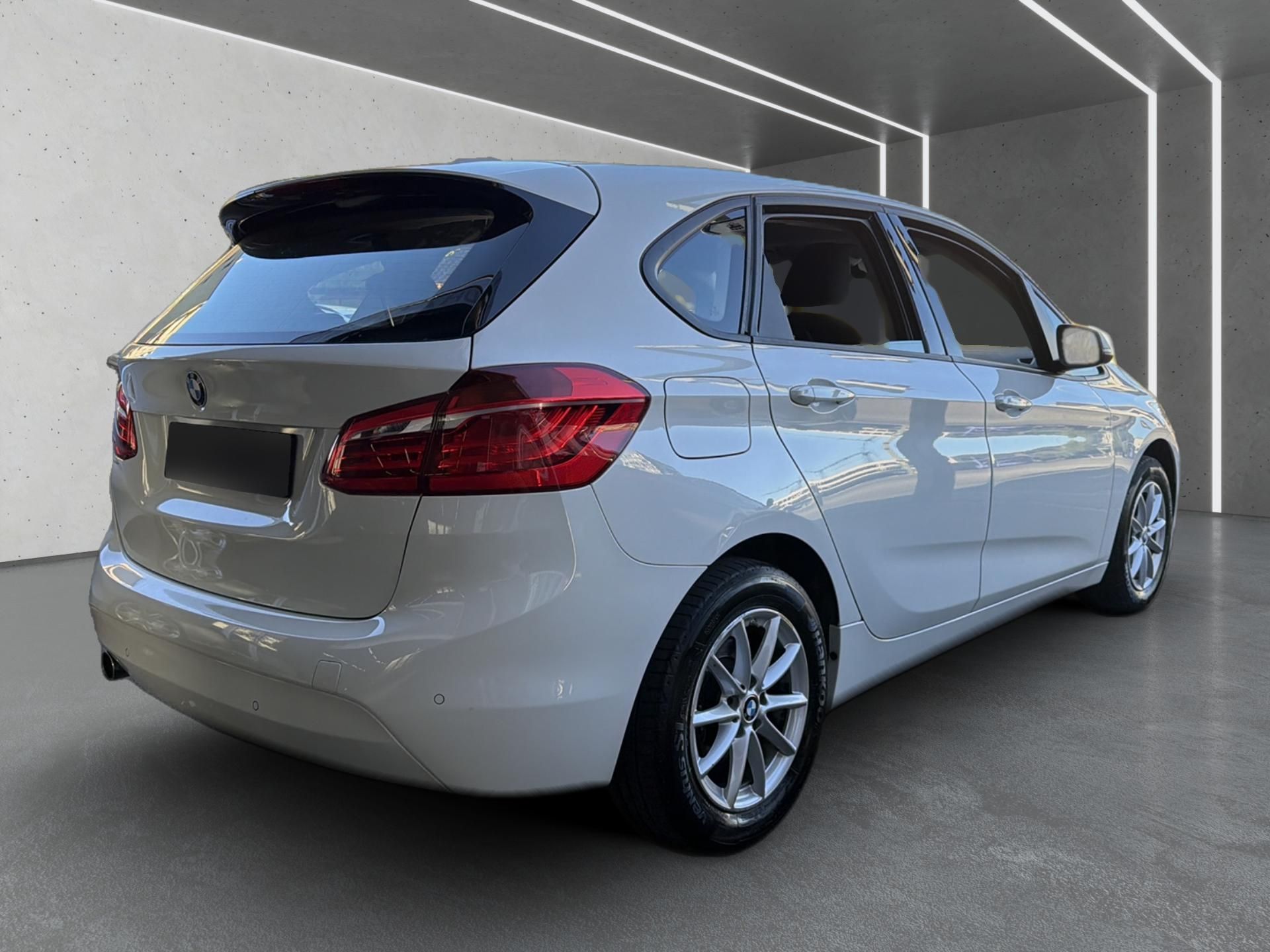 BMW 218 Active Tourer 2er Active Tourer- 218d xDrive Advantage-image-4