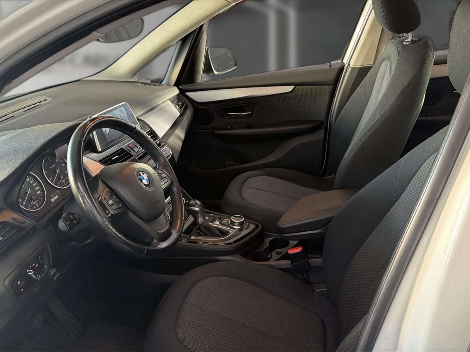 BMW 218 Active Tourer 2er Active Tourer- 218d xDrive Advantage-image-7