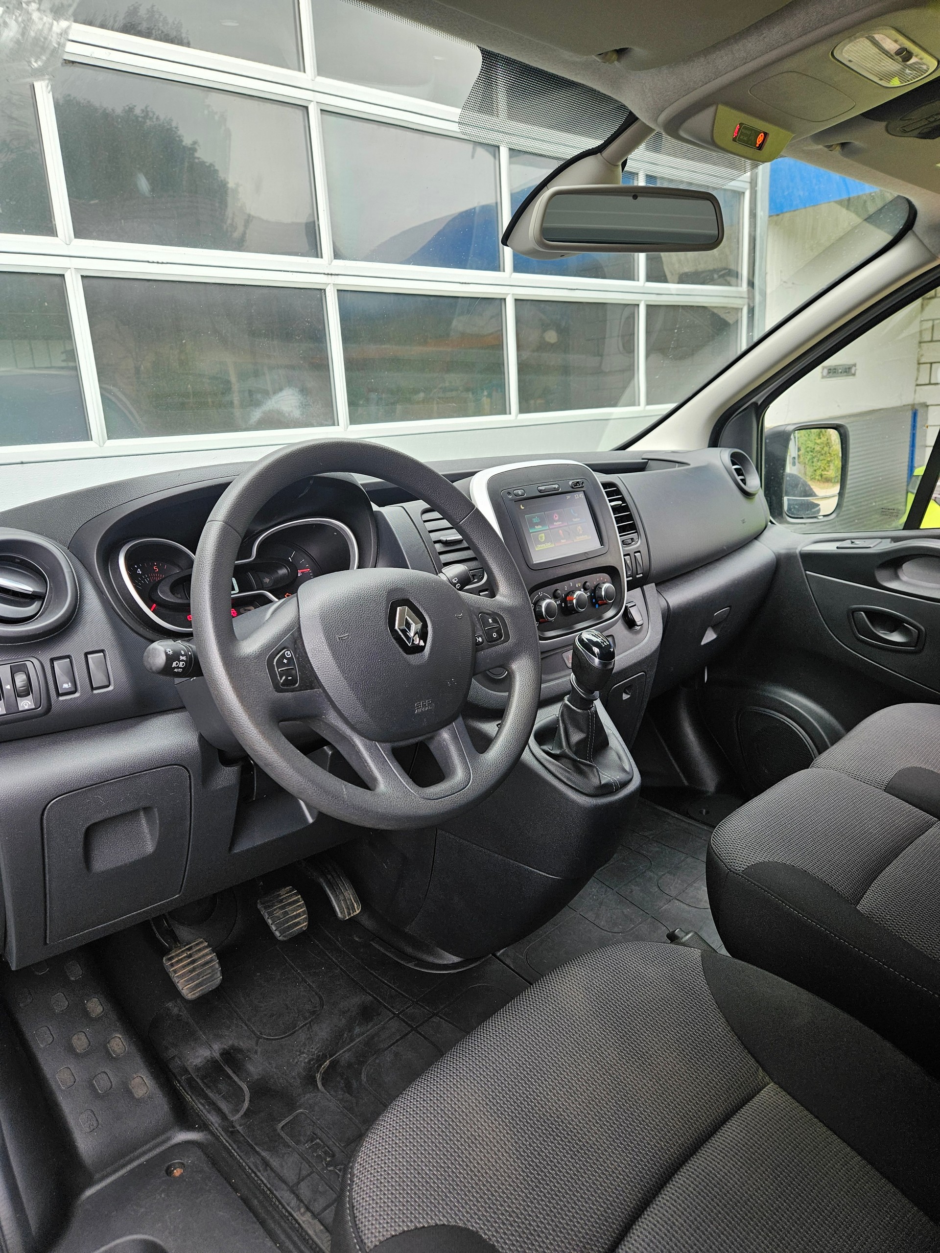 RENAULT Trafic 2.0 dCi 120 3.0t Business L1H1-image-7