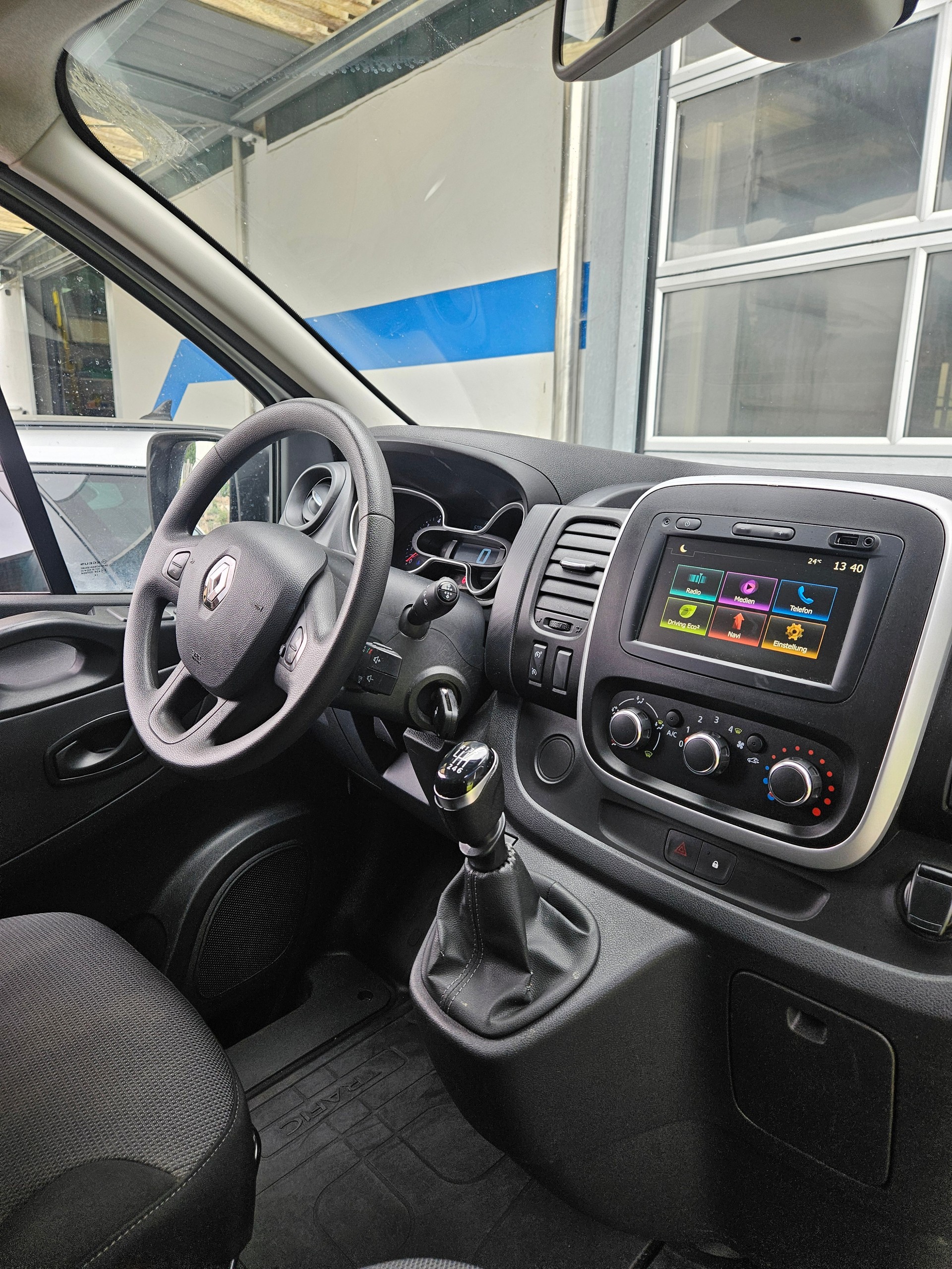 RENAULT Trafic 2.0 dCi 120 3.0t Business L1H1-image-5