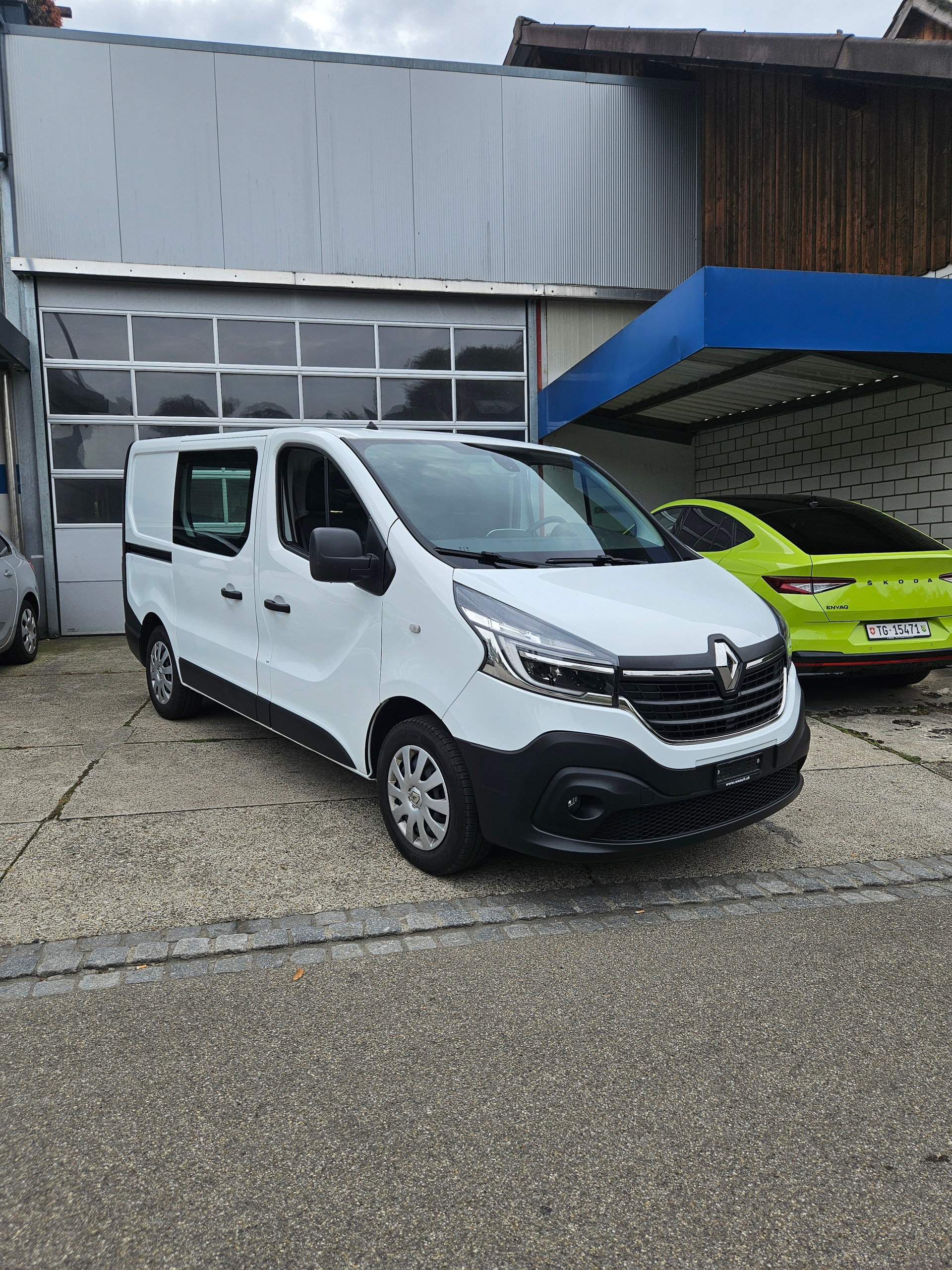 RENAULT Trafic 2.0 dCi 120 3.0t Business L1H1-image-1