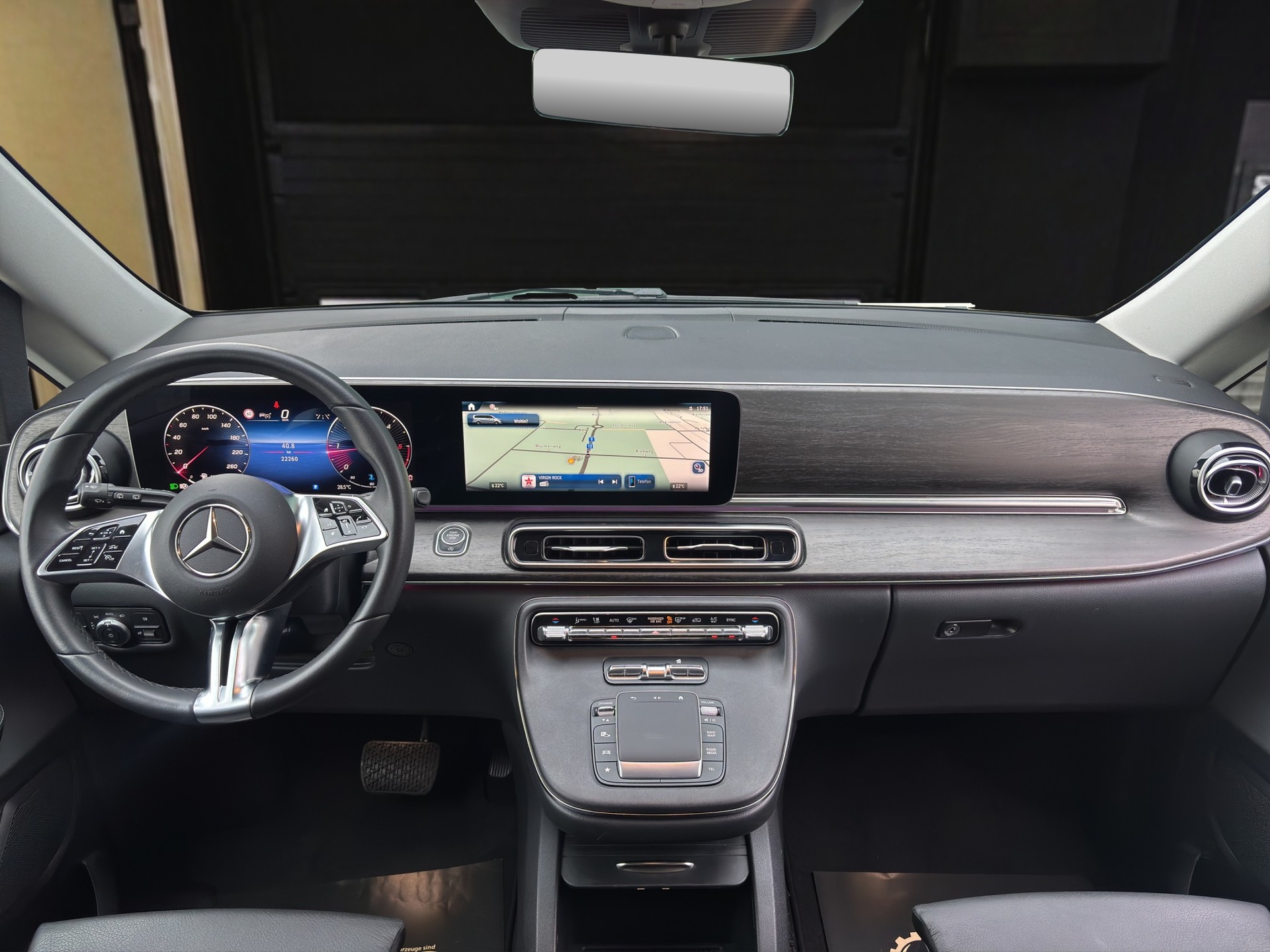 MERCEDES-BENZ V 250 d Avantgarde lang Van-image-10