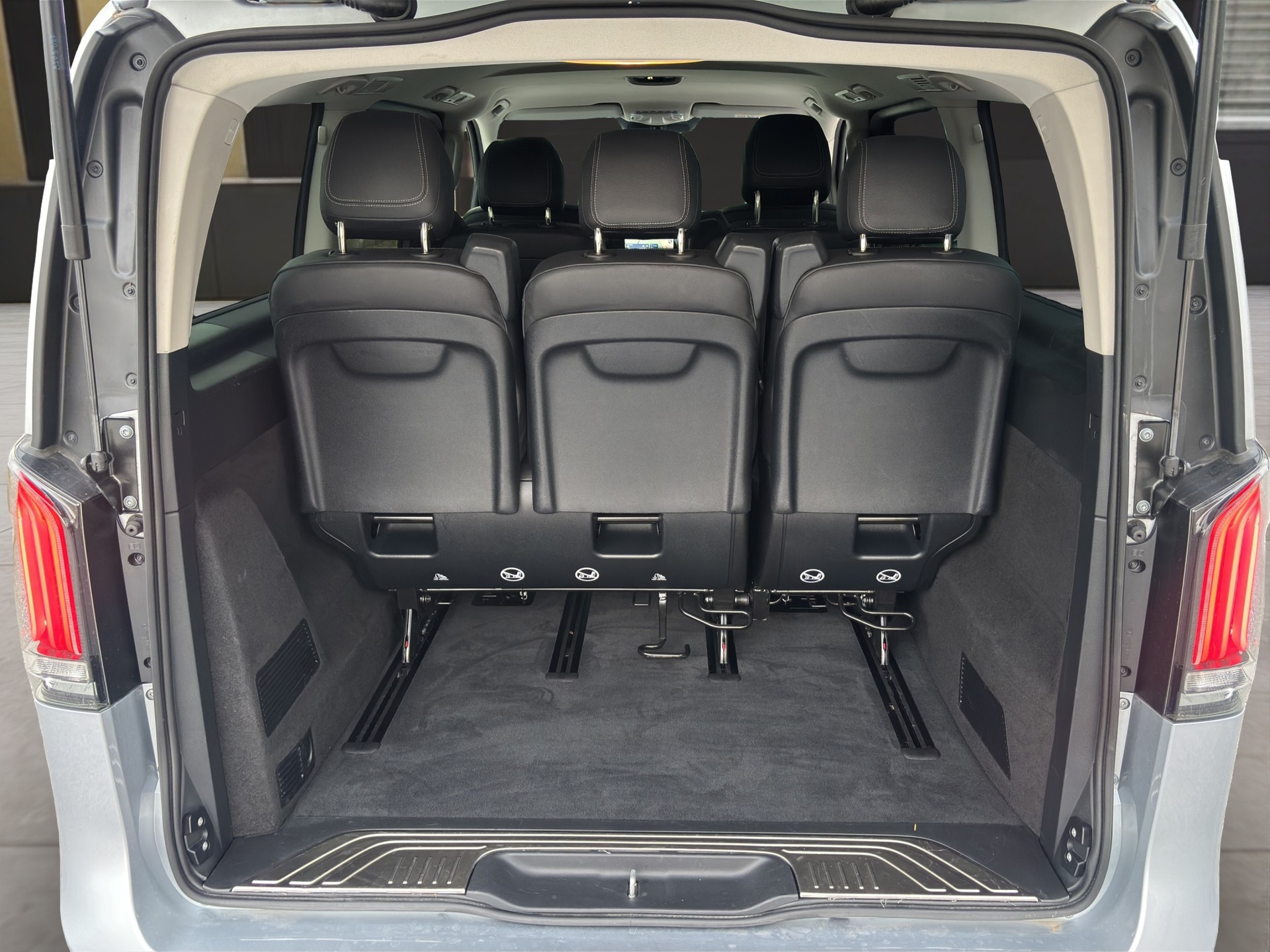 MERCEDES-BENZ V 250 d Avantgarde lang Van-image-14