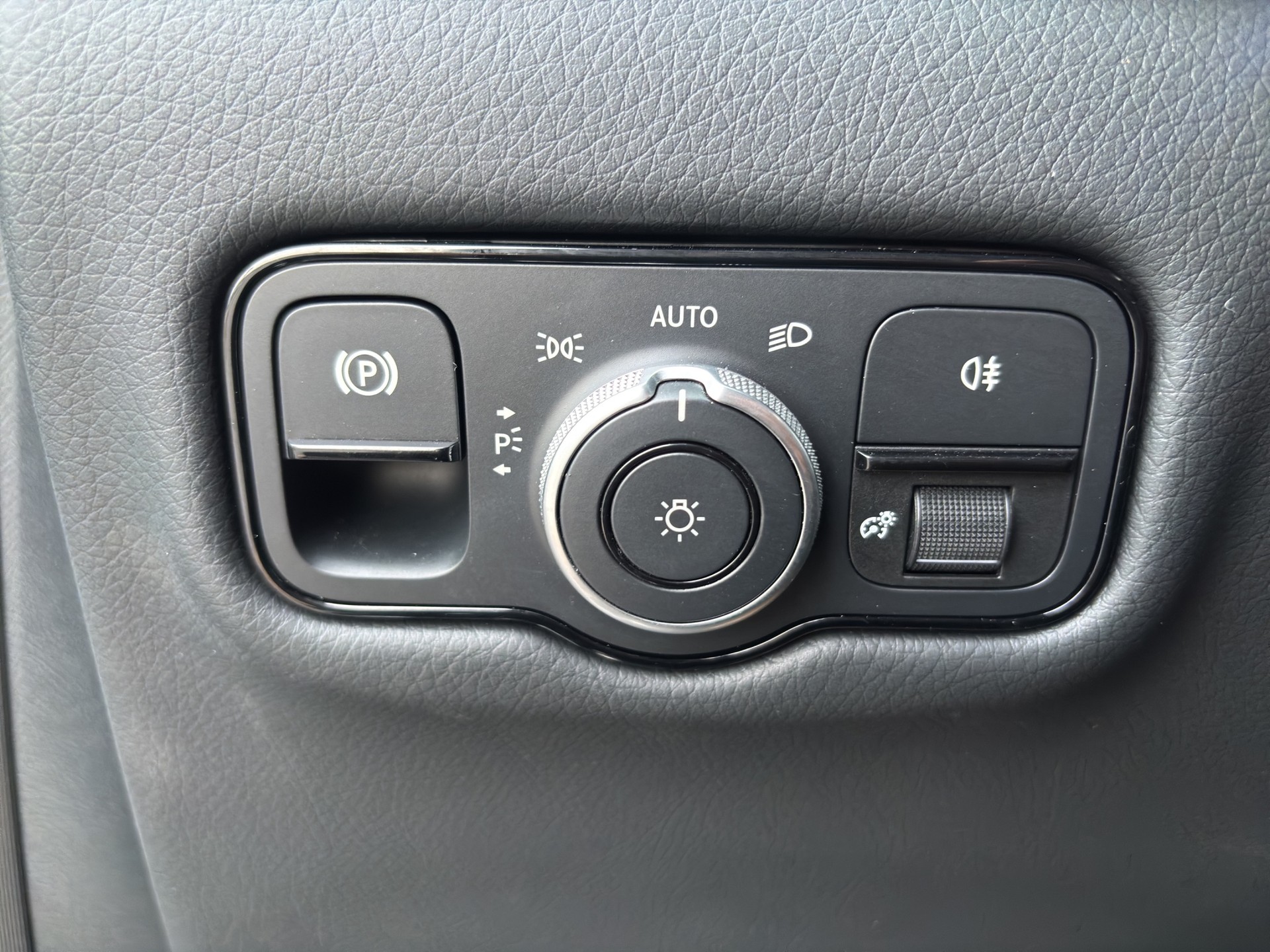 MERCEDES-BENZ V 250 d Avantgarde lang Van-image-19
